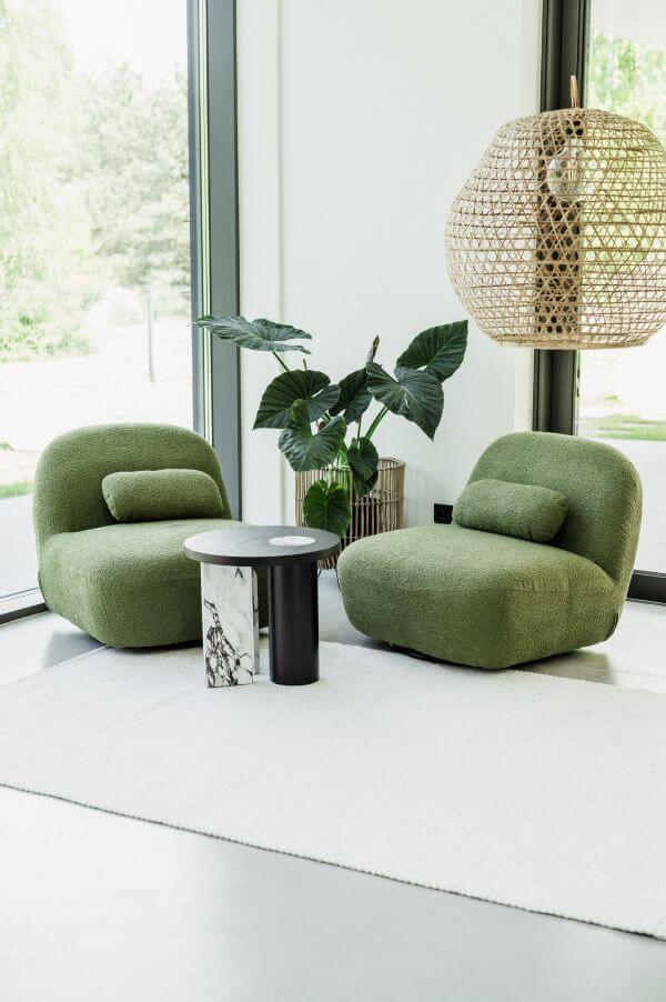 Jak wybrać wygodne fotele do czytania do salonu?