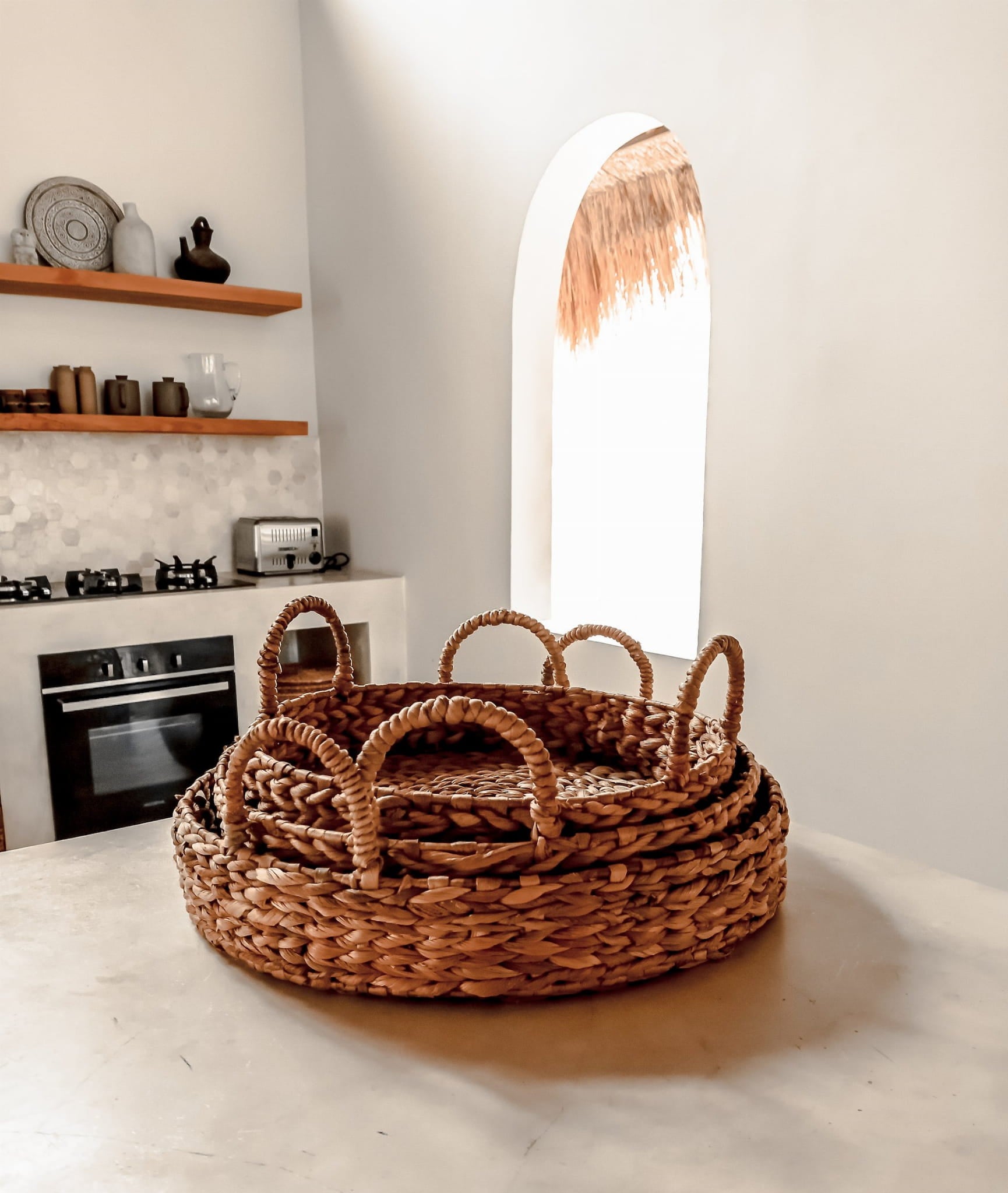 ZESTAW TRZECH TAC BALI WYKONANYCH Z NATURALNEGO HIACYNTU WODNEGO