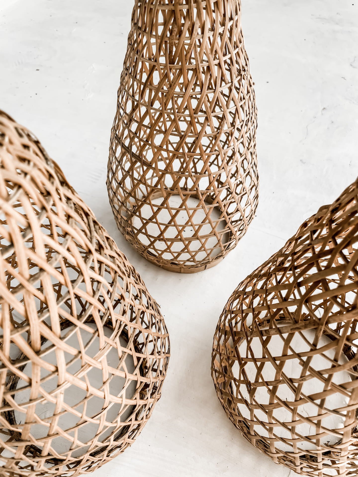 ZESTAW TRZECH PODŁUŻNYCH LAMP WISZĄCYCH  BOHO