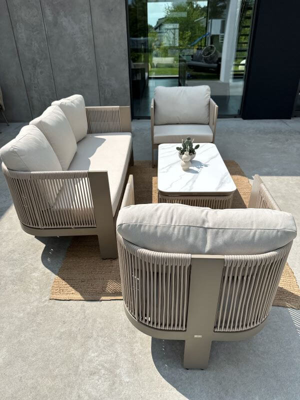 ALUMINIOWY FOTEL LEONE W KOLORZE SZAMPAŃSKIM