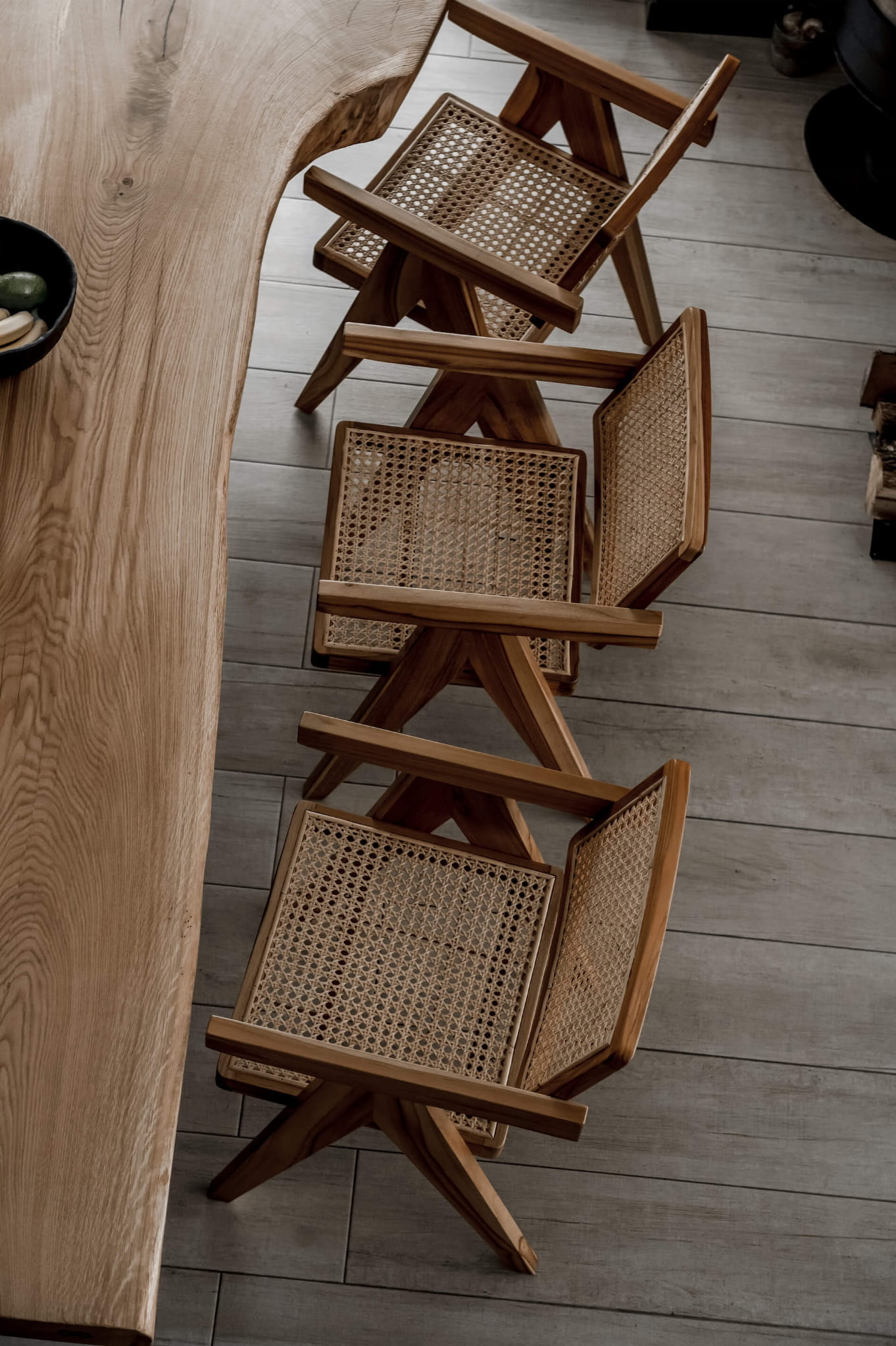 ZESTAW SZEŚCIU FOTELI DREWNIANYCH JOY W KOLORZE BRĄZOWYM