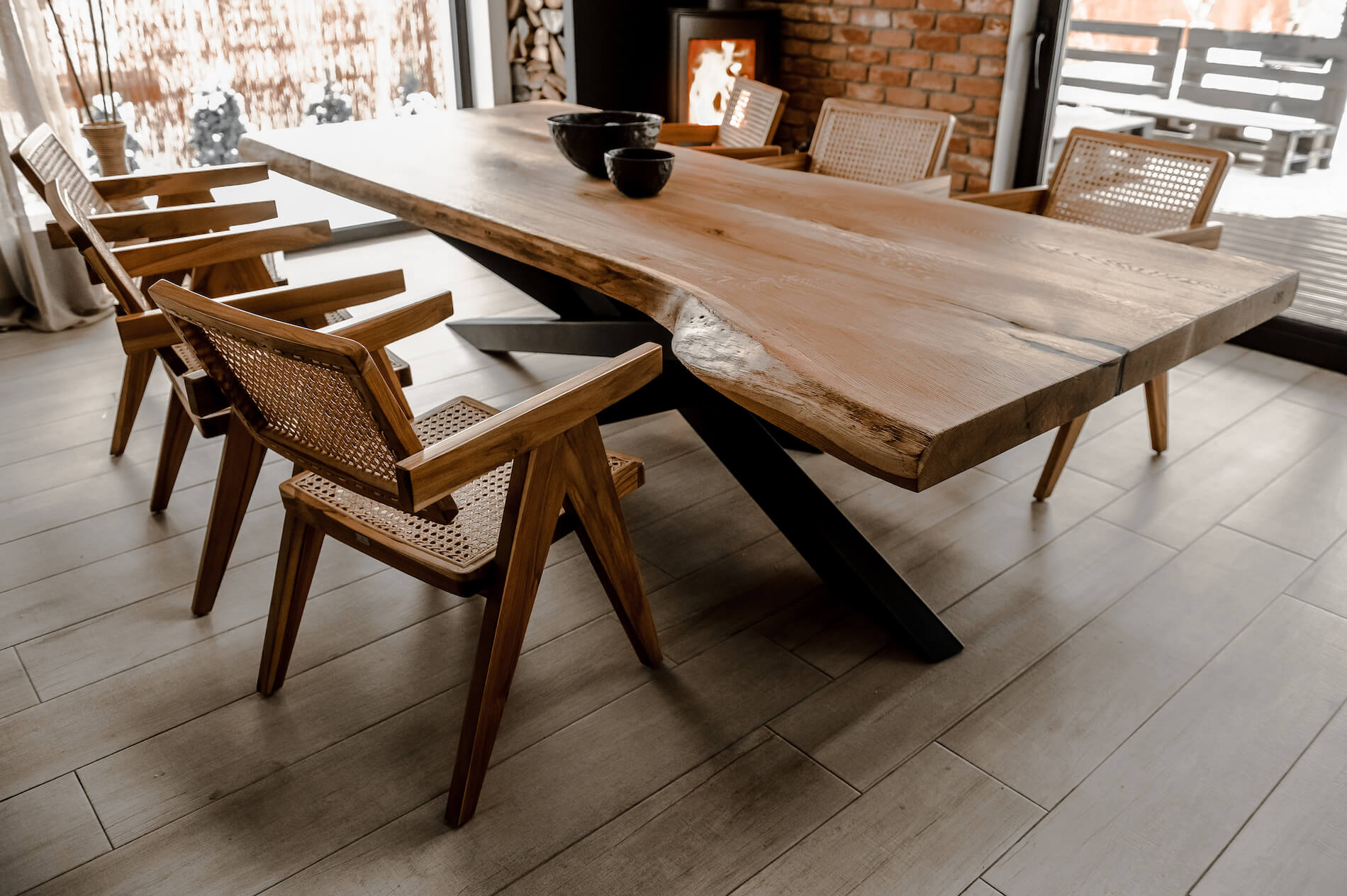 ZESTAW SZEŚCIU FOTELI DREWNIANYCH JOY W KOLORZE BRĄZOWYM