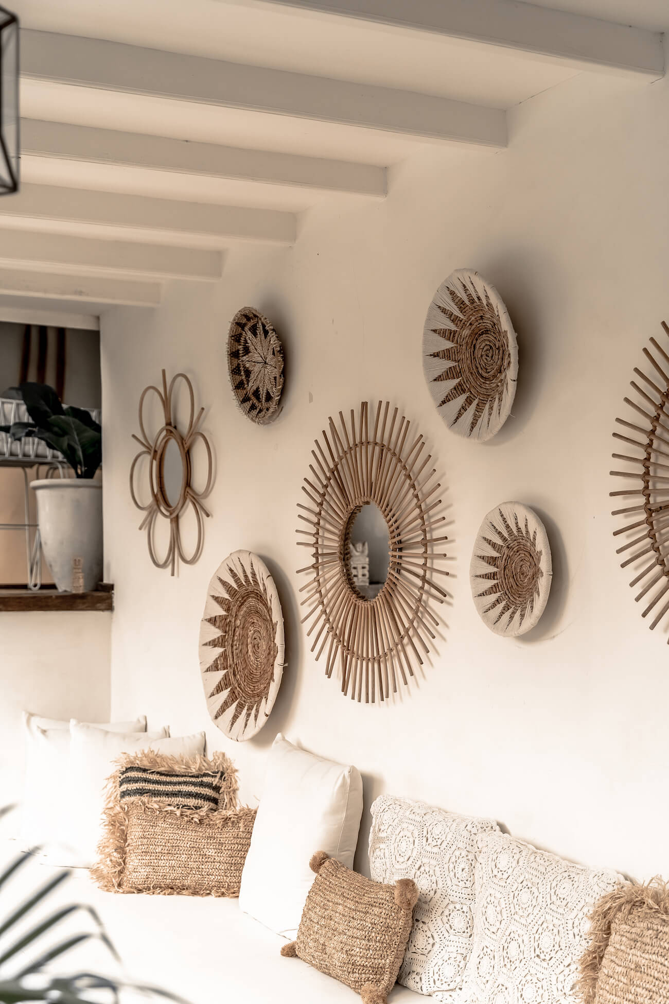 ZESTAW TRZECH TALERZY Z BANANOWCA W CZARNYM KOLORZE