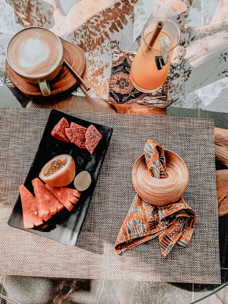 ZESTAW 8 OBRĄCZEK NA SERWETKI ELLE W STYLU BOHO