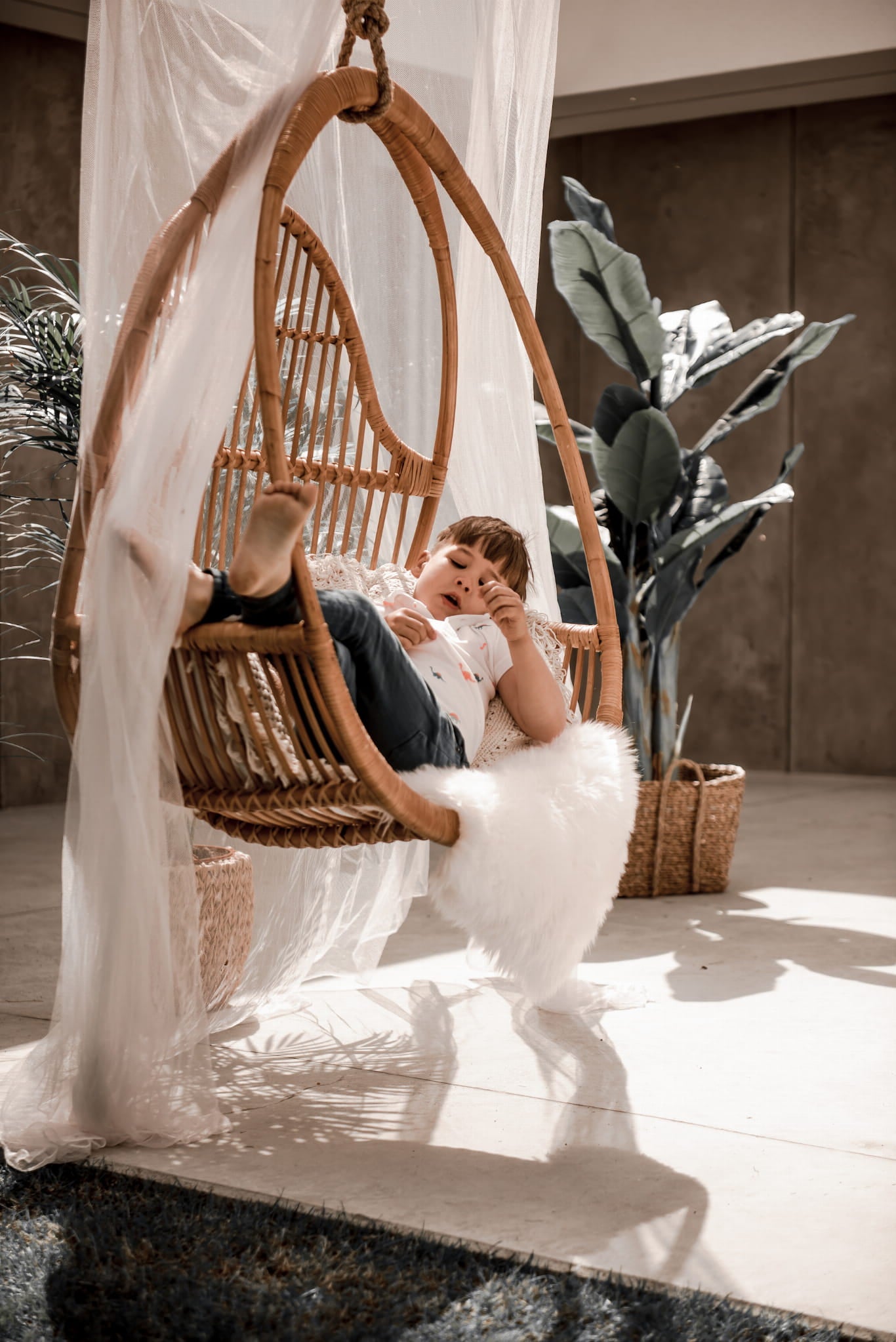 FOTEL WISZĄCY HENRY KONIAK ZE STELAŻEM