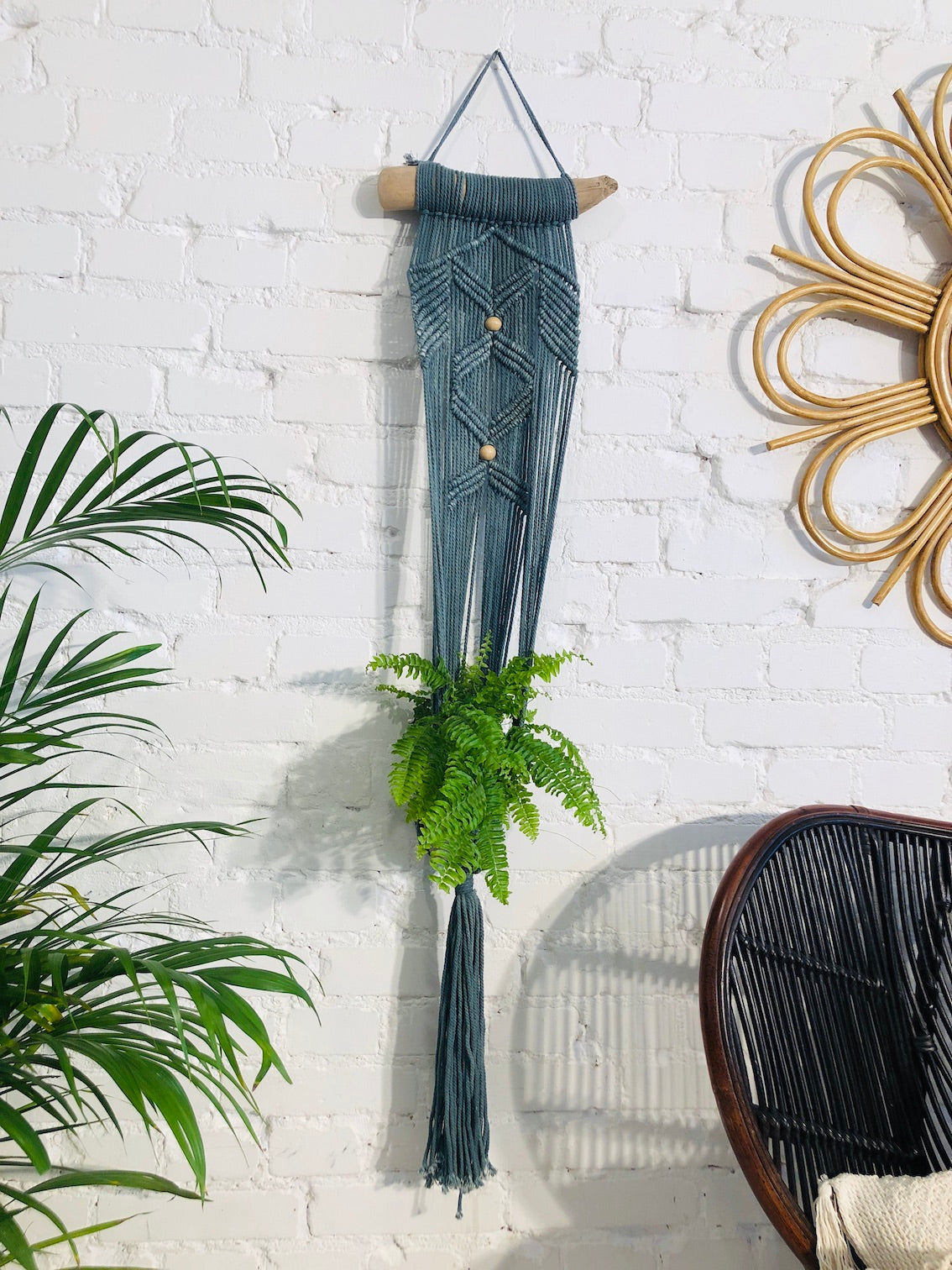 KWIETNIK MAKRAMA POJEDYNCZY Z DREWNEM KREM