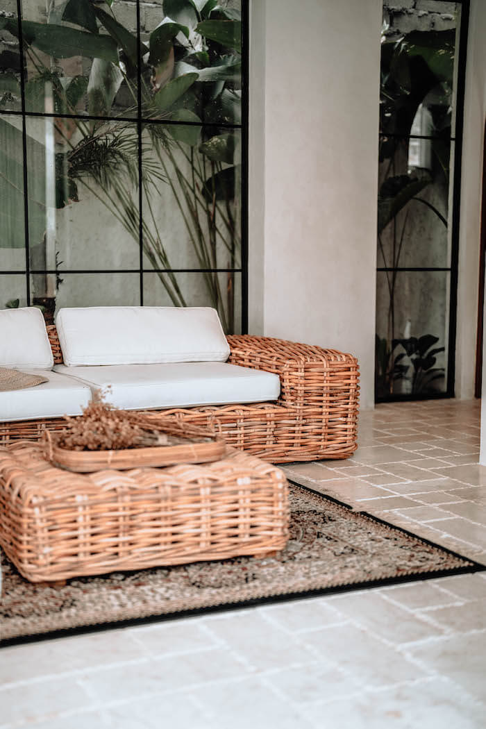 FOTEL INGKA Z PRAWYM PODŁOKIETNIKIEM