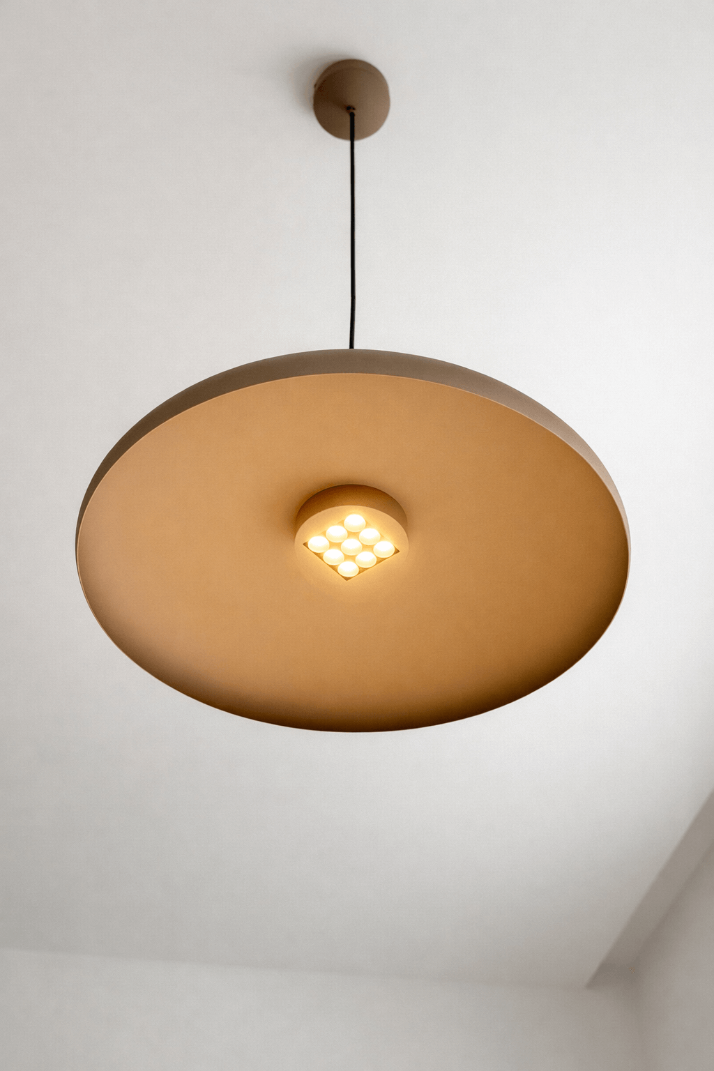 LAMPA WISZĄCA ALUMINIOWA METEORRA SZAMPAŃSKA