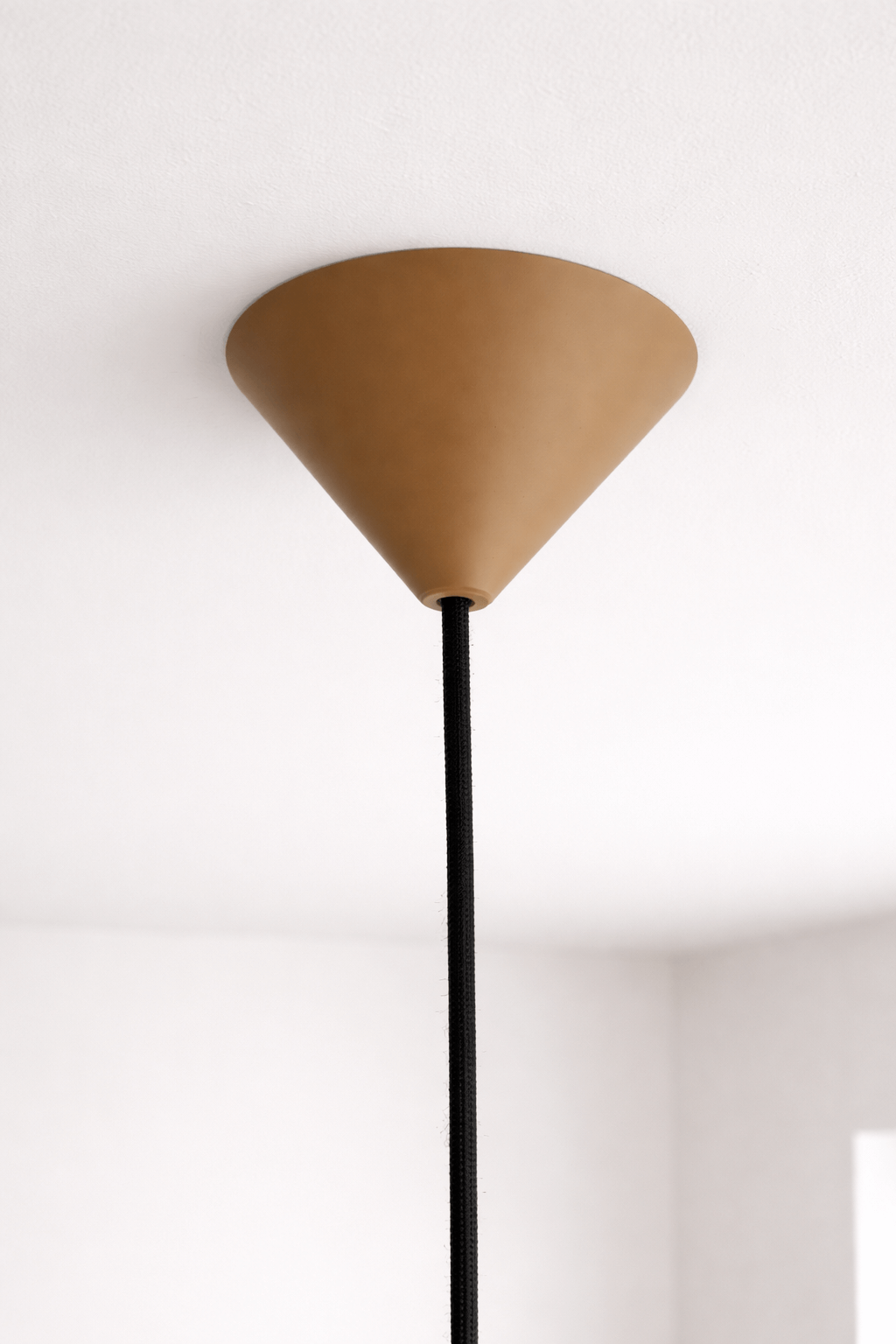 LAMPA WISZĄCA ALUMINIOWA LUMIRRA BRĄZOWA