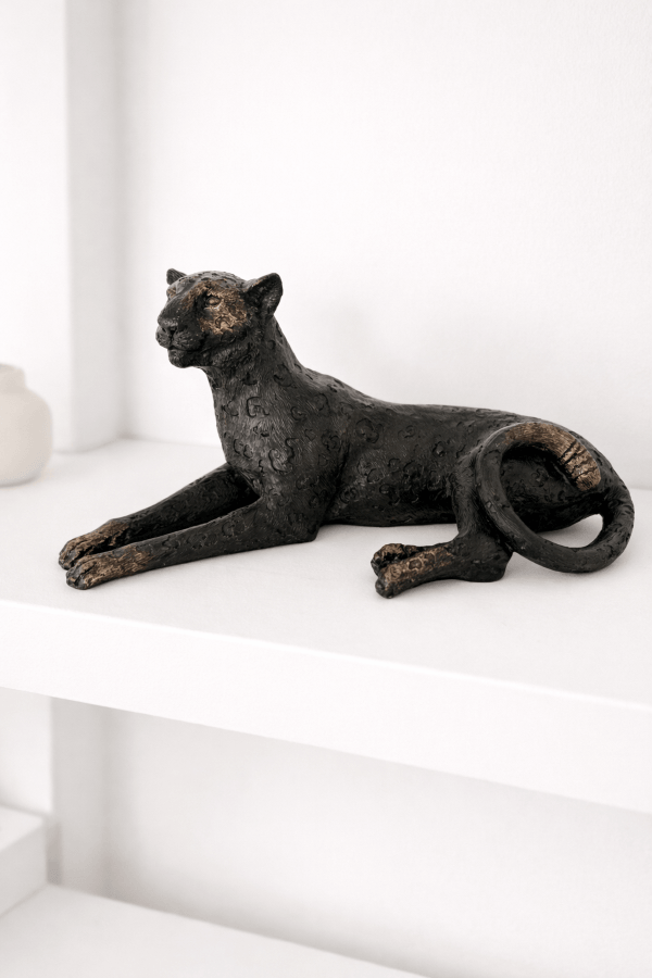 FIGURKA DEKORACYJNA CHESTER LEŻĄCY