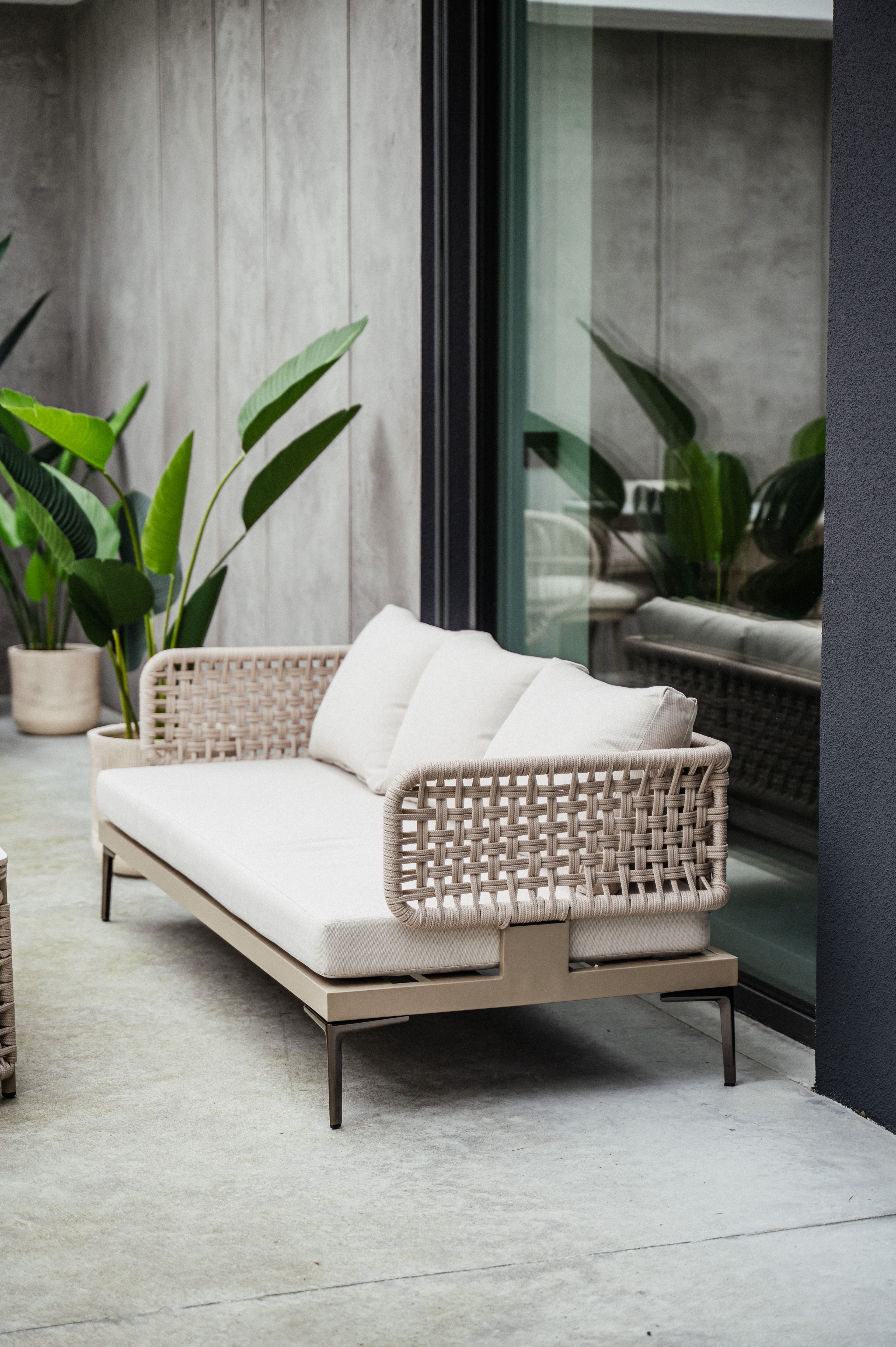 SOFA ALUMINIOWA DWUOSOBOWA TIZIANO W KOLORZE SZAMPAŃSKIM