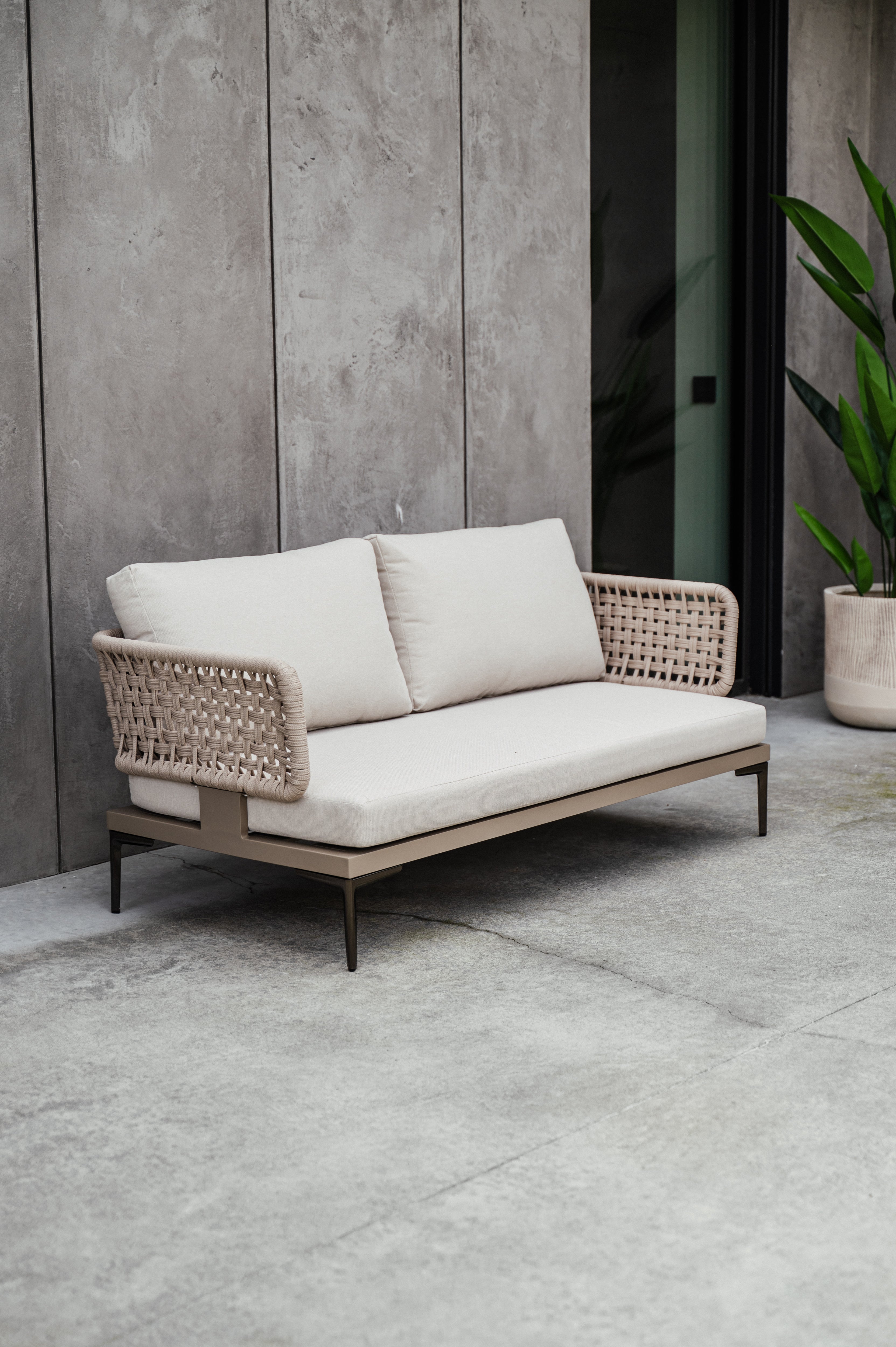 SOFA ALUMINIOWA DWUOSOBOWA TIZIANO W KOLORZE SZAMPAŃSKIM