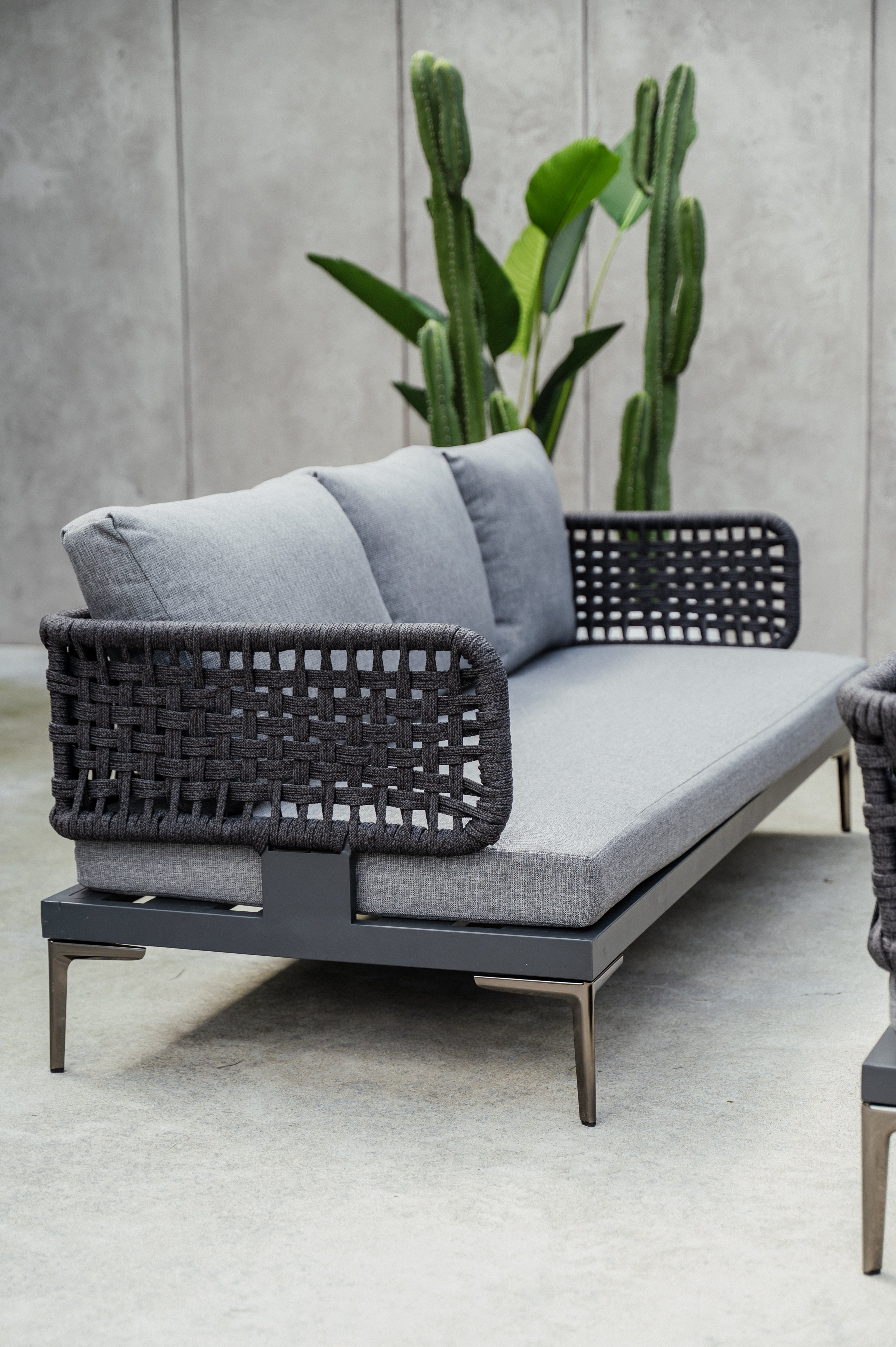 SOFA ALUMINIOWA TRZYOSOBOWA TIZIANO W KOLORZE SZARYM