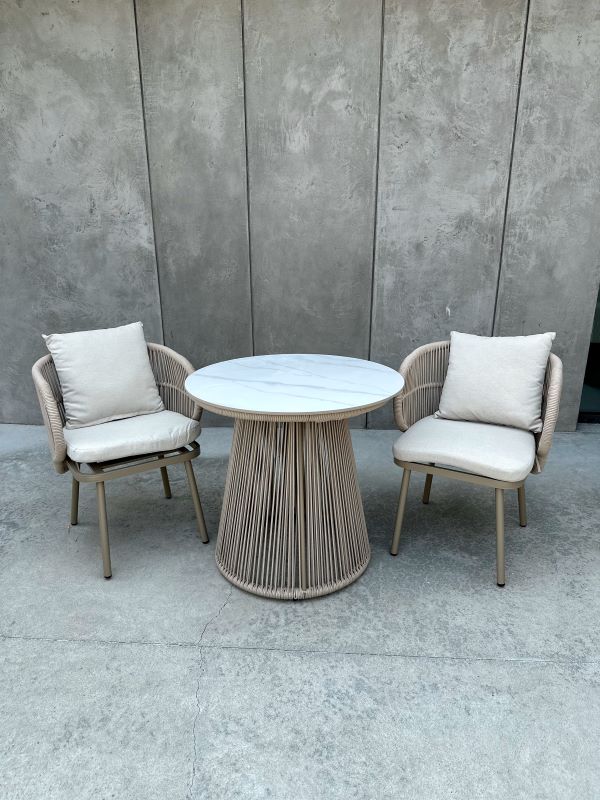 ALUMINIOWY FOTEL AZZURA W KOLORZE SZAMPAŃSKIM