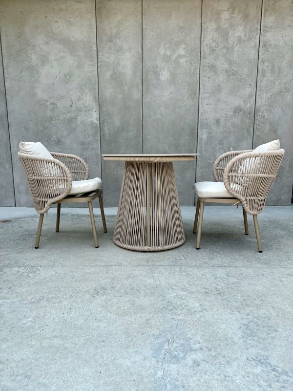 ALUMINIOWY FOTEL AZZURA W KOLORZE SZAMPAŃSKIM