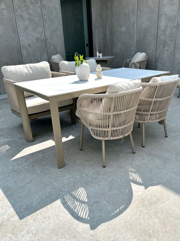 ALUMINIOWY STÓŁ AZZURA W KOLORZE SZAMPAŃSKIM