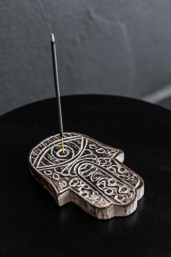 ŁAPKA PODSTAWKA NA KADZIDŁA Z DRZEWA TEAKOWEGO