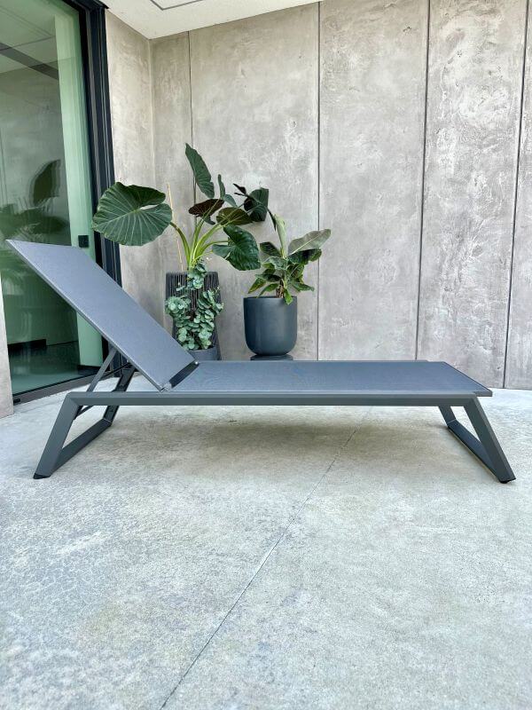 ALUMINIOWY LEŻAK SERENE SZARY