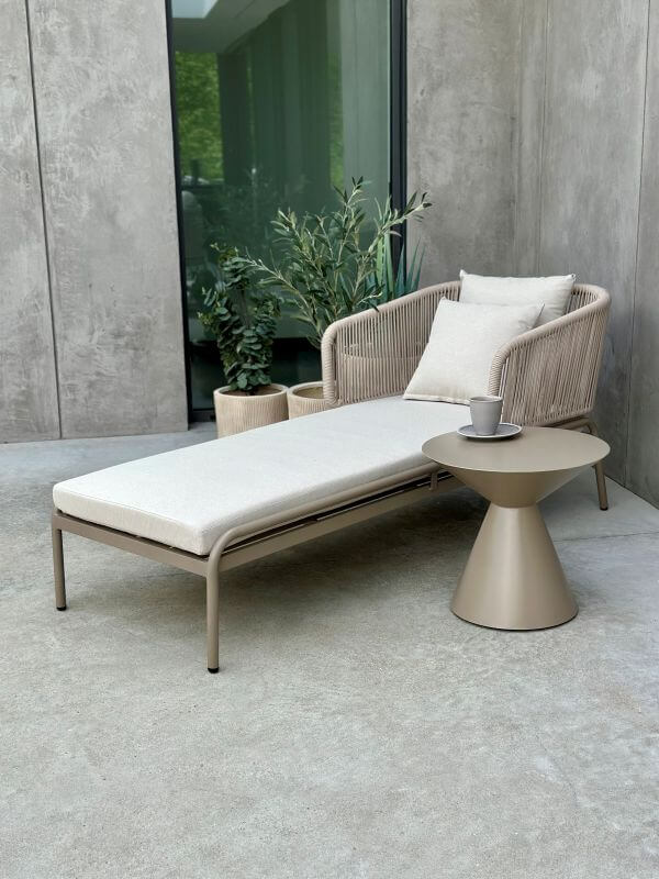 ALUMINIOWY LEŻAK NA TARAS NAZARIO W KOLORZE SZAMPAŃSKIM