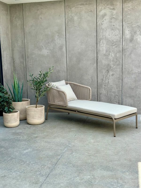 ALUMINIOWY LEŻAK NA TARAS NAZARIO W KOLORZE SZAMPAŃSKIM