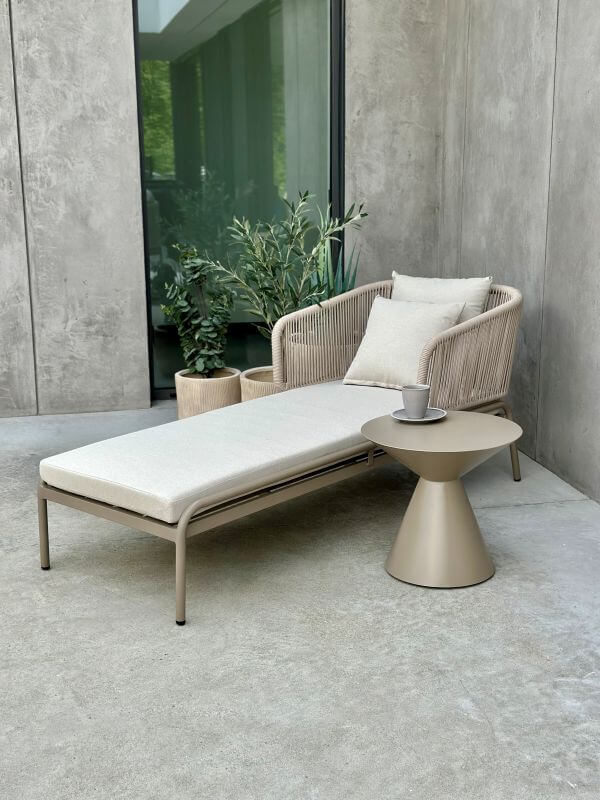 ALUMINIOWY LEŻAK NA TARAS NAZARIO W KOLORZE SZAMPAŃSKIM