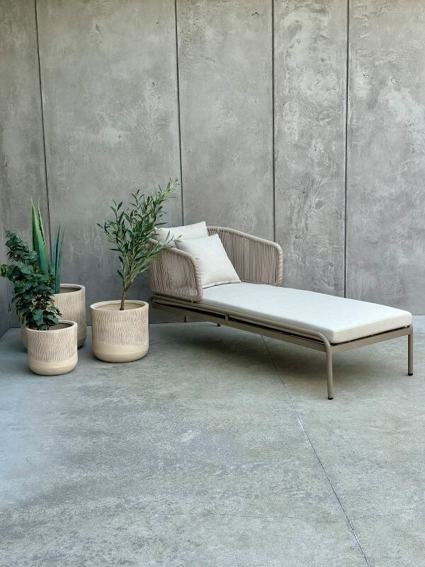 ALUMINIOWY LEŻAK NA TARAS NAZARIO W KOLORZE SZAMPAŃSKIM