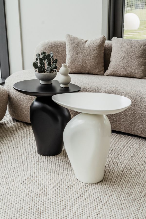 STOLIK KAWOWY NUORI CZARNY O NIEREGULARNYM KSZTAŁCIE