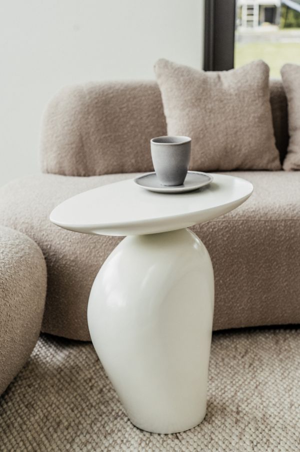 STOLIK KAWOWY NUORI BIAŁY O NIEREGULARNYM KSZTAŁCIE