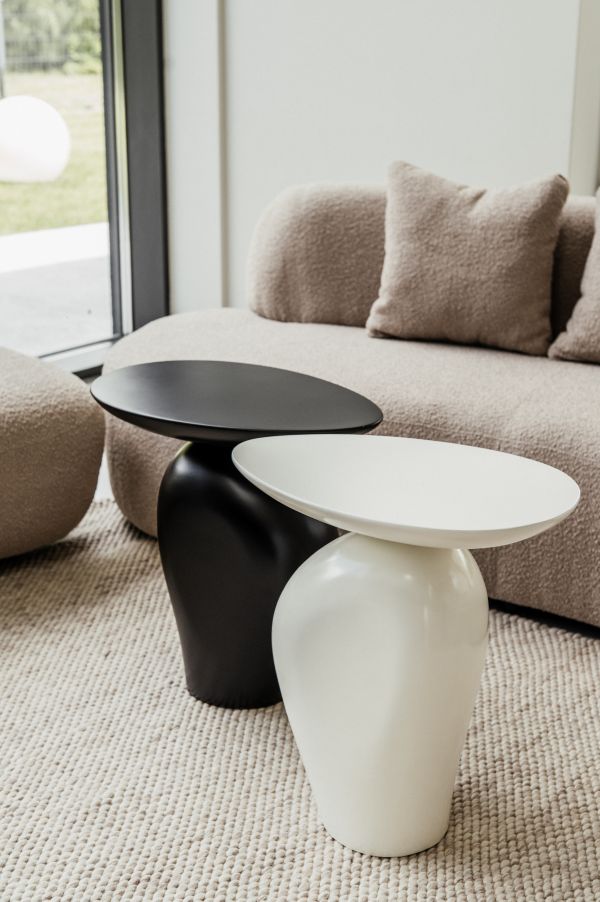 STOLIK KAWOWY NUORI CZARNY O NIEREGULARNYM KSZTAŁCIE