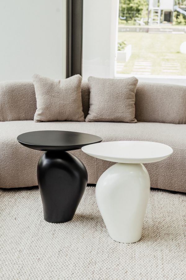 STOLIK KAWOWY NUORI CZARNY O NIEREGULARNYM KSZTAŁCIE