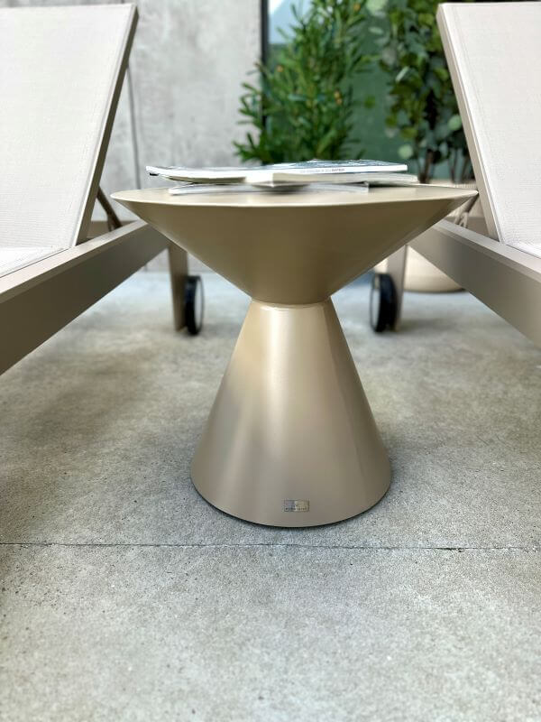 ALUMINIOWY STOLIK MATTEO SZAMPAŃSKI