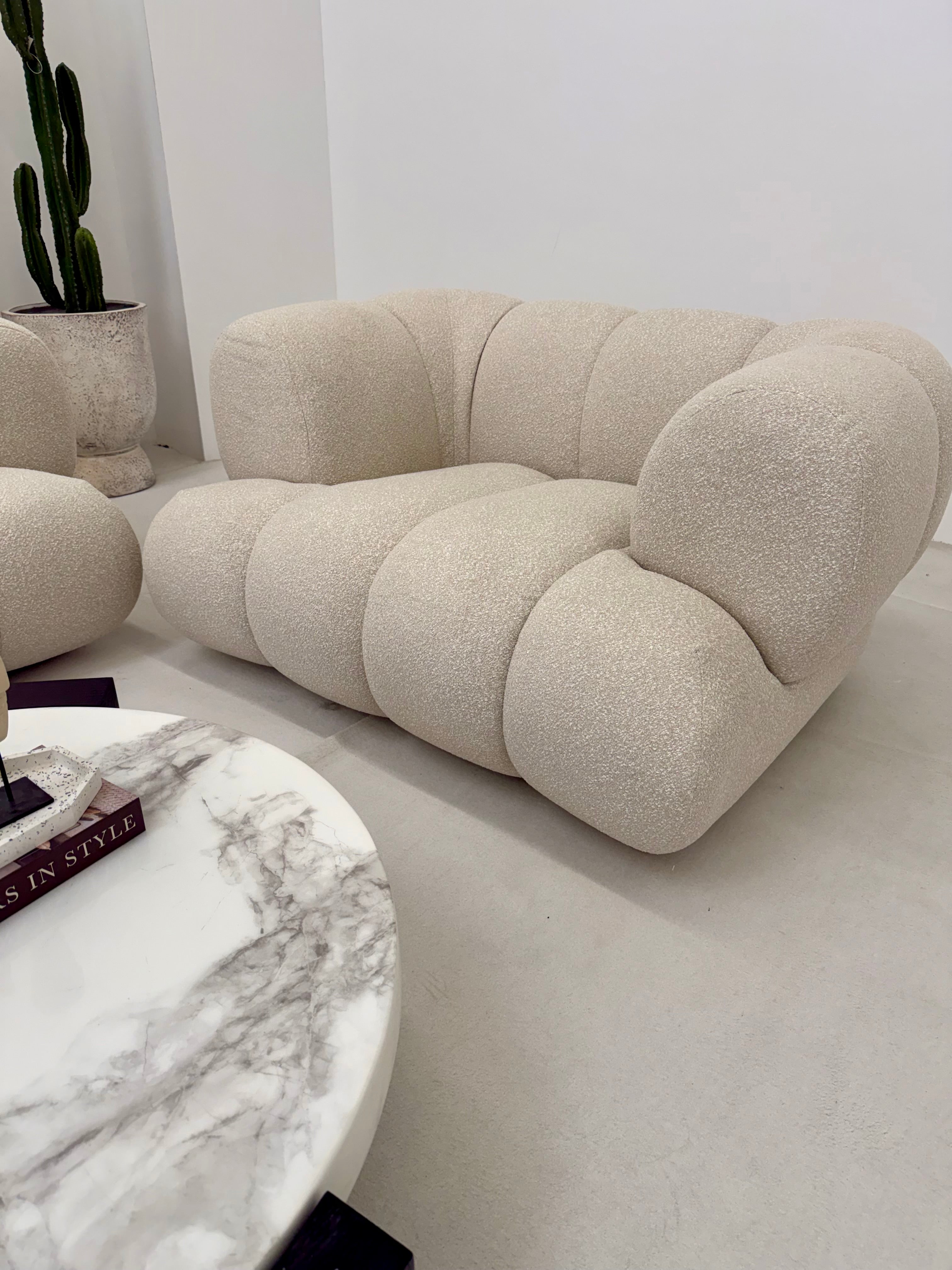 FOTEL LUNARIO – KARMELOWA ELEGANCJA I WYGODA W DESIGNERSKIEJ FORMIE