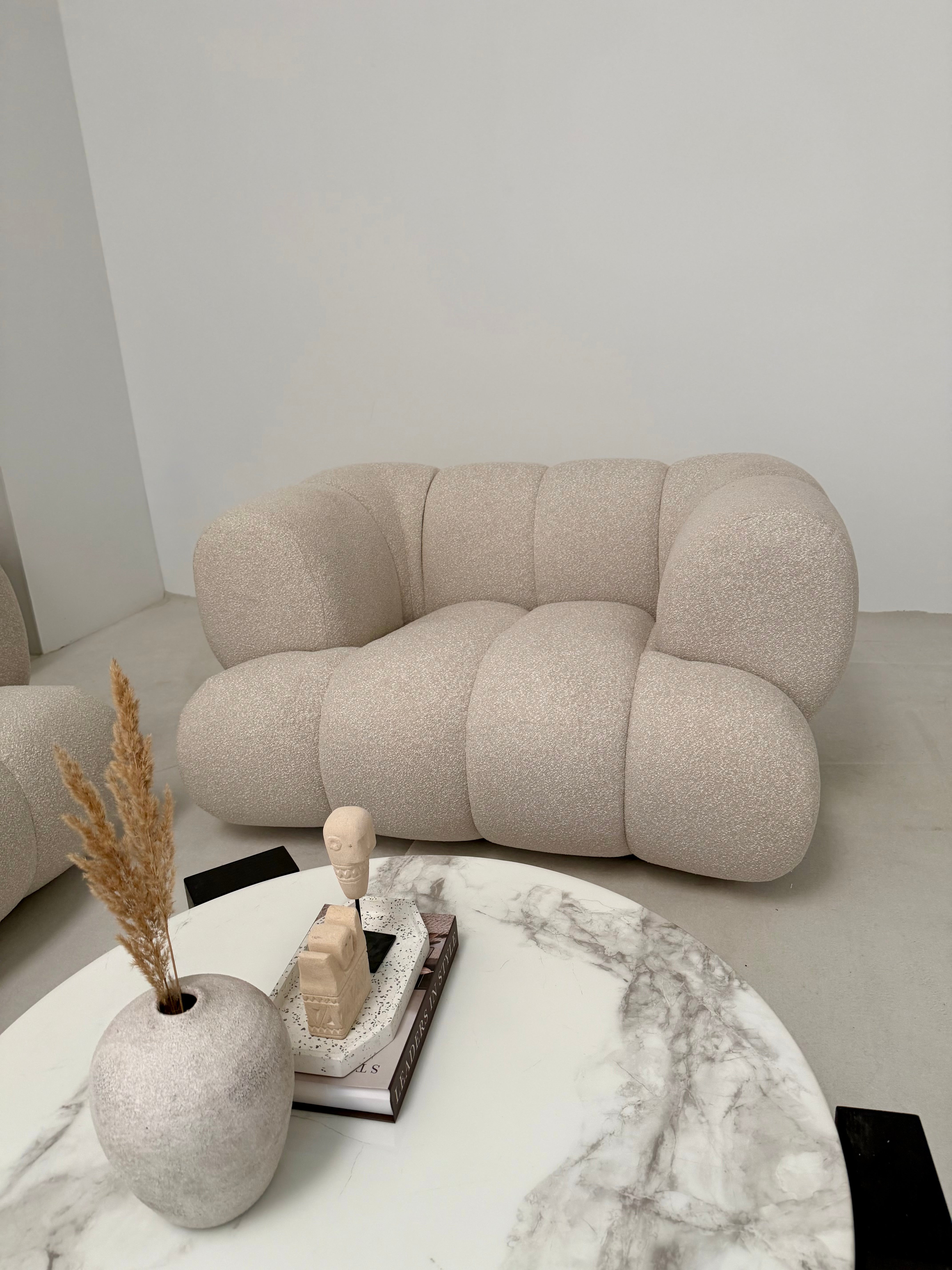 FOTEL LUNARIO – KARMELOWA ELEGANCJA I WYGODA W DESIGNERSKIEJ FORMIE