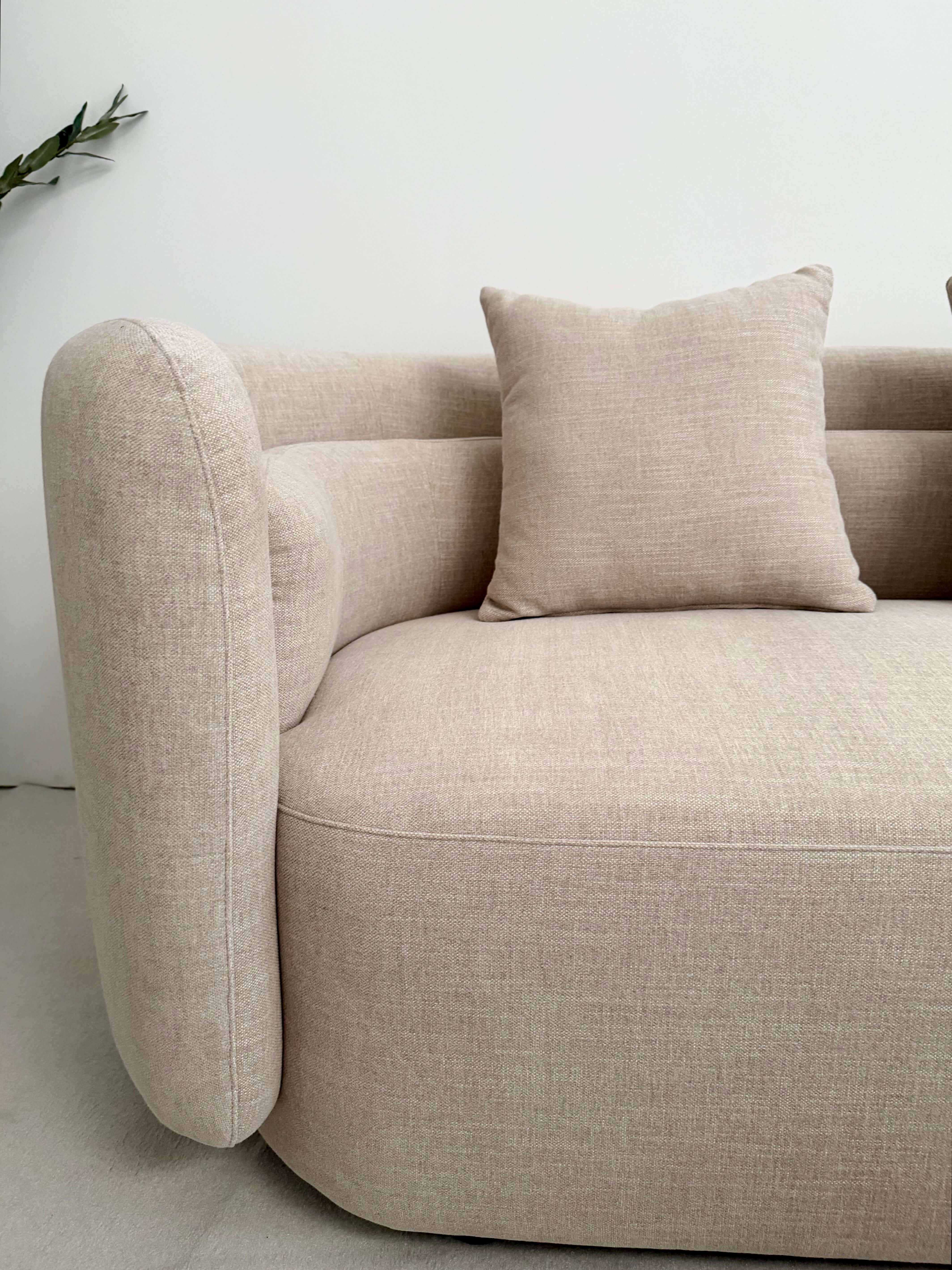 SOFA TRZYOSOBOWA BELLARIS ELEGANCJA I KOMFORT W NOWOCZESNYM WYDANIU