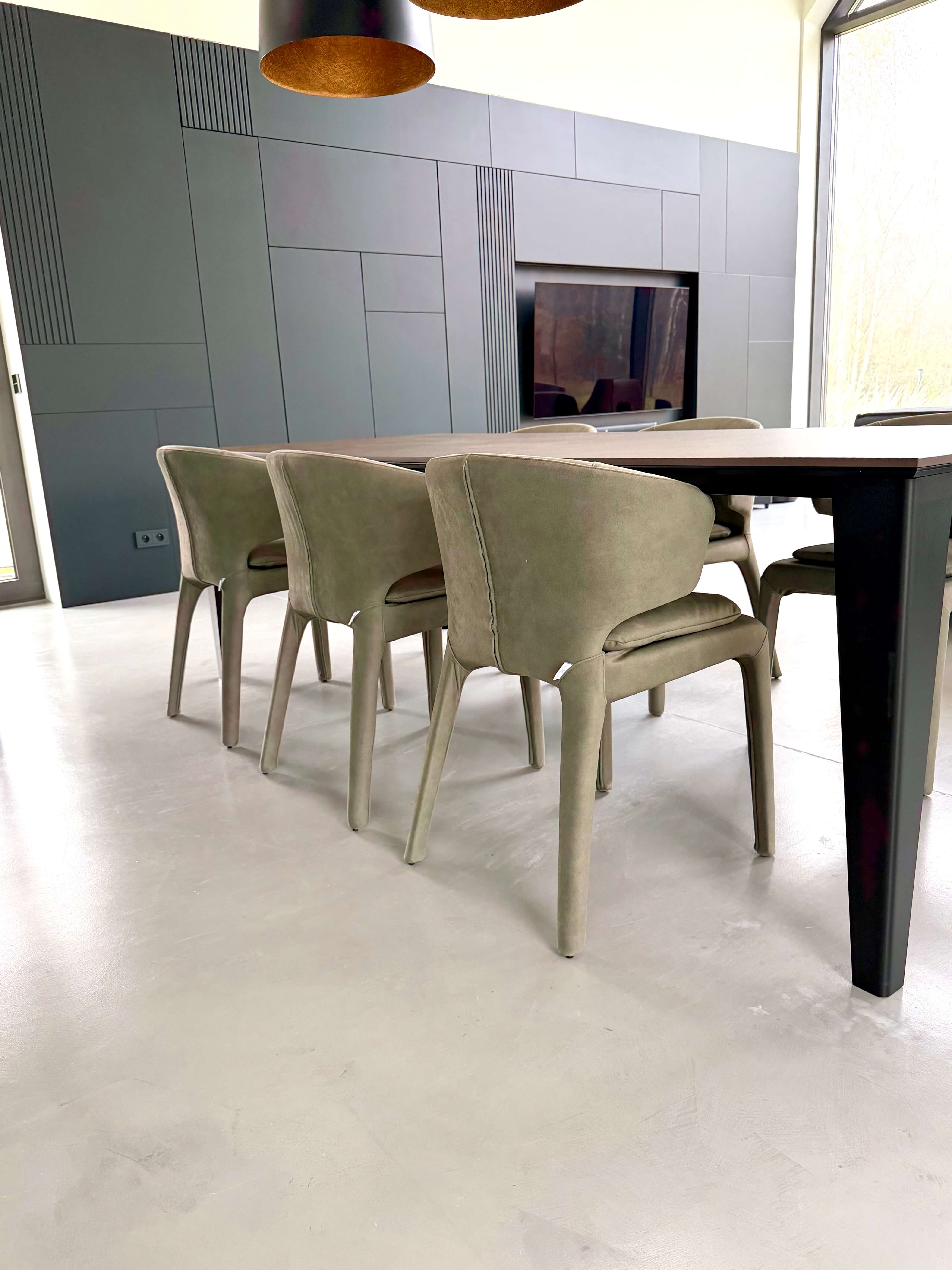 FOTEL LUCCA LEKKOŚĆ I ŚWIEŻOŚĆ W JASNEJ ZIELENI