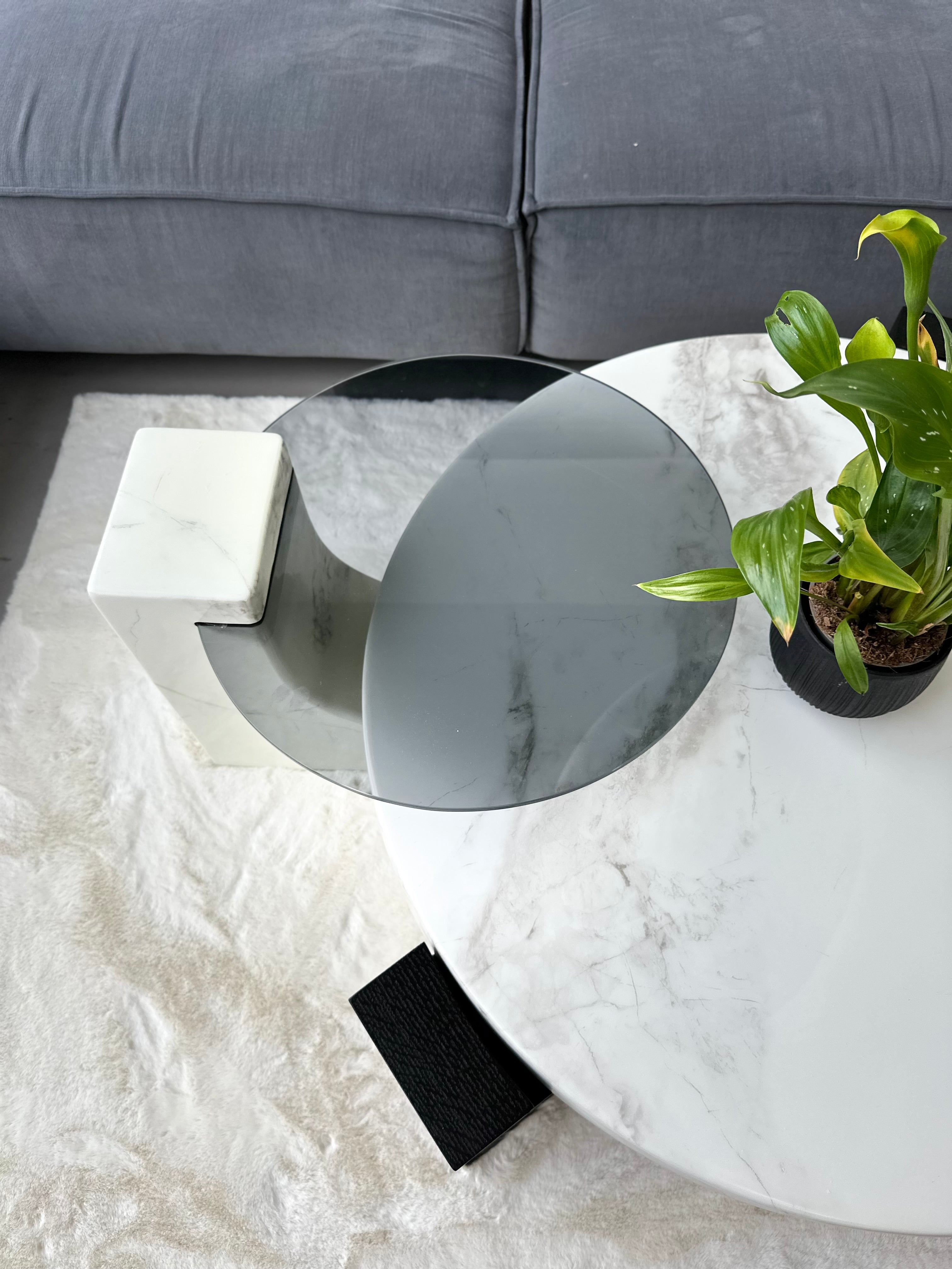 ZESTAW STOLIKÓW HEKTOR BIEL I CZERŃ W NOWOCZESNYM WYDANIU