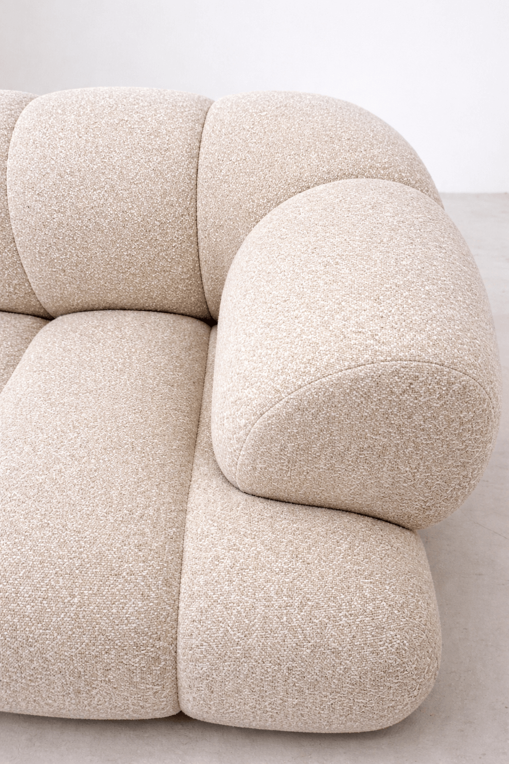 FOTEL LUNARIO – KARMELOWA ELEGANCJA I WYGODA W DESIGNERSKIEJ FORMIE