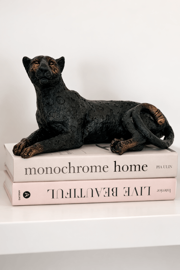 FIGURKA DEKORACYJNA CHESTER LEŻĄCY