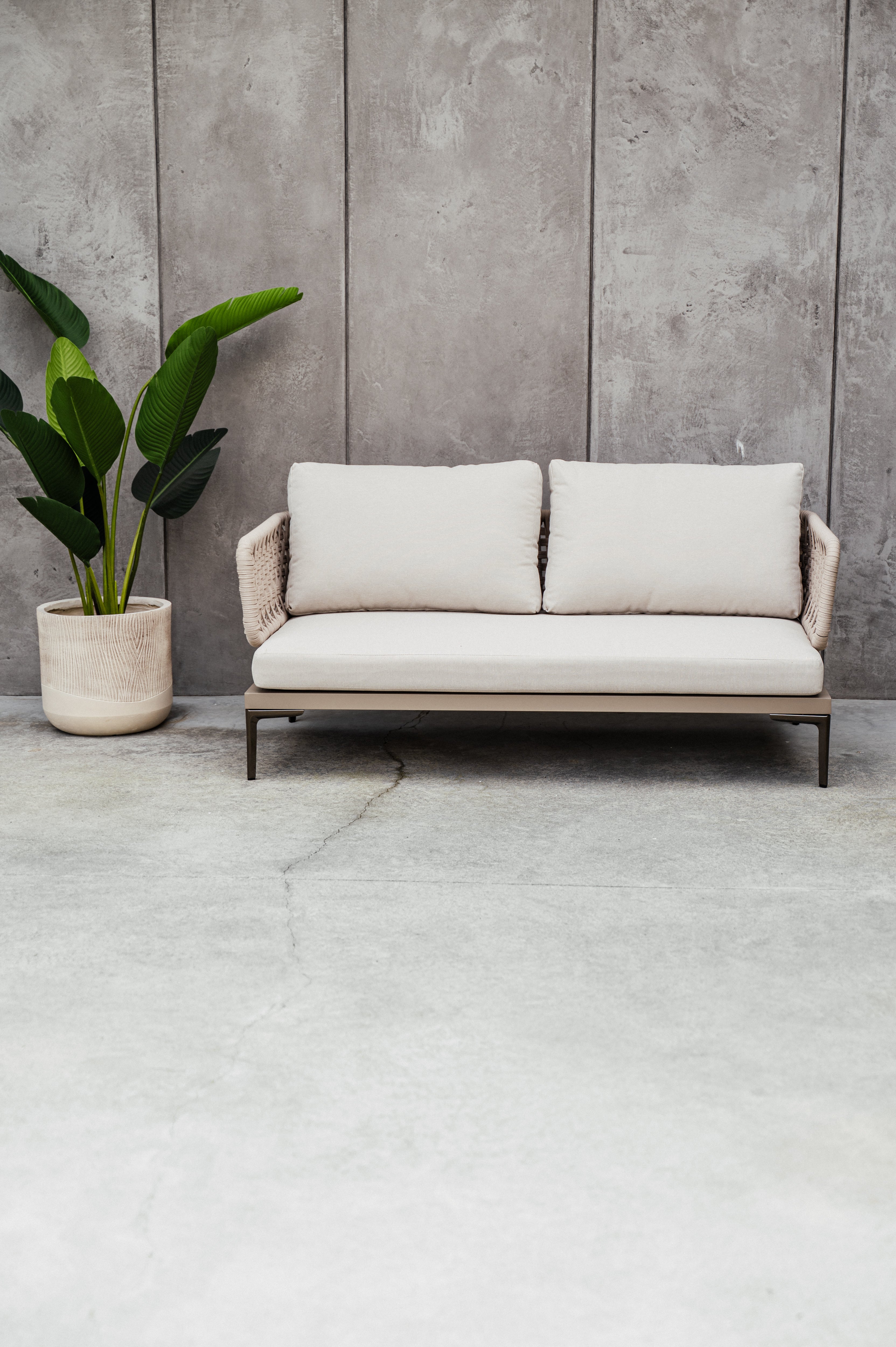SOFA ALUMINIOWA DWUOSOBOWA TIZIANO W KOLORZE SZAMPAŃSKIM