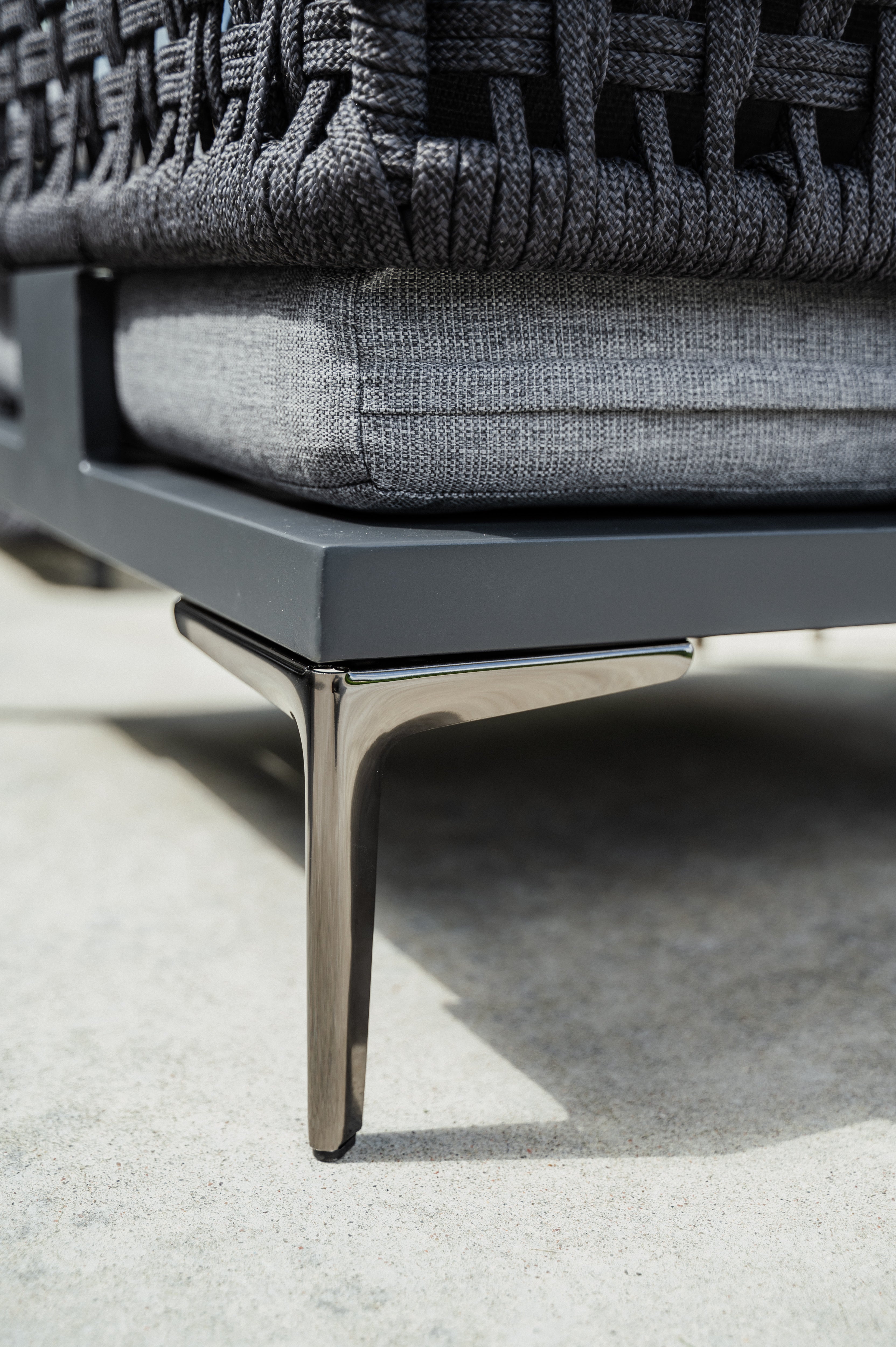 SOFA ALUMINIOWA TRZYOSOBOWA TIZIANO W KOLORZE SZARYM