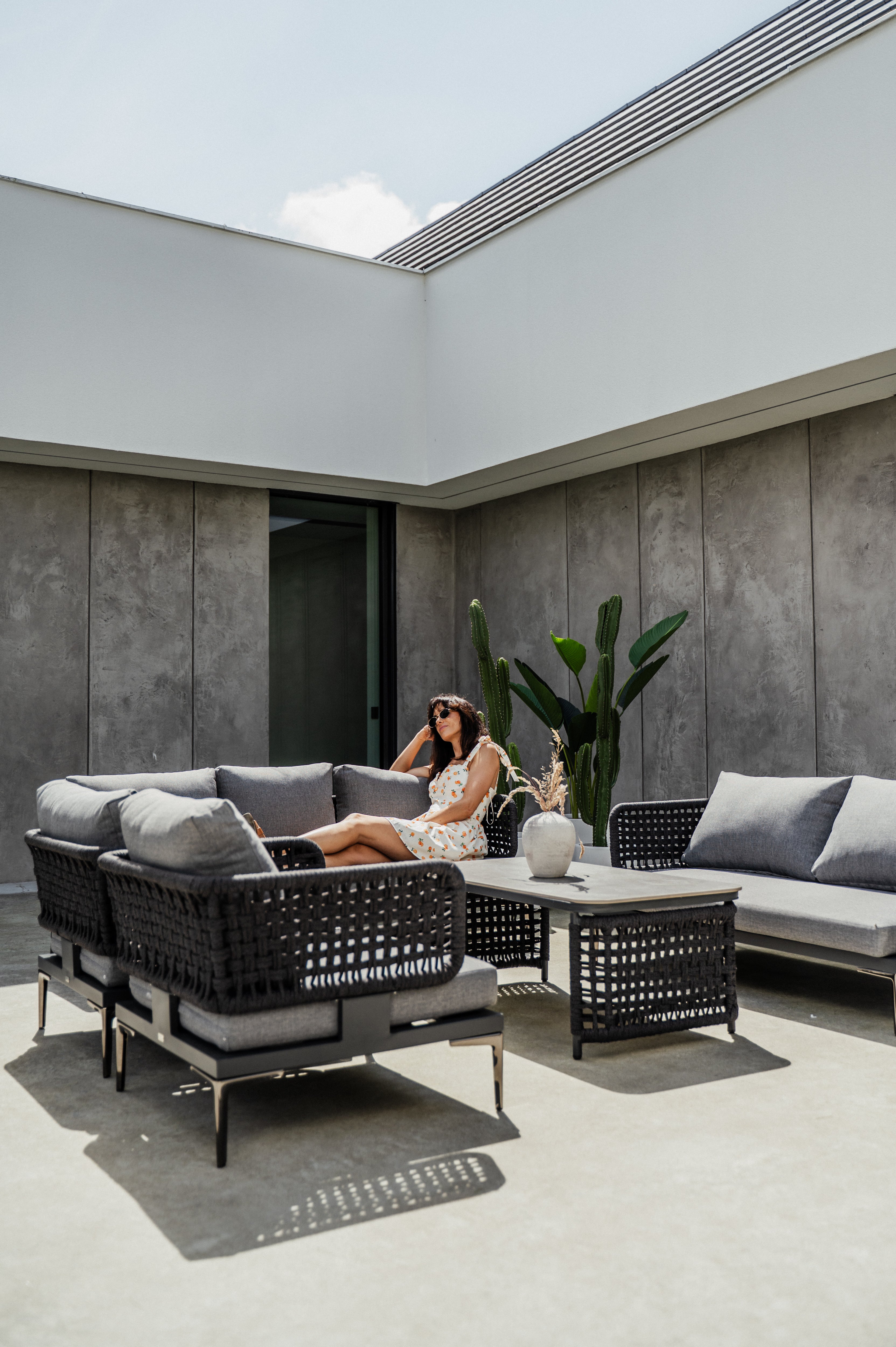SOFA ALUMINIOWA TRZYOSOBOWA TIZIANO W KOLORZE SZARYM