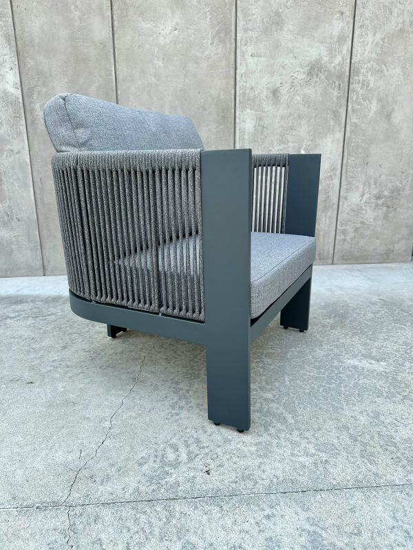 ALUMINIOWY FOTEL LEONE W KOLORZE SZARYM