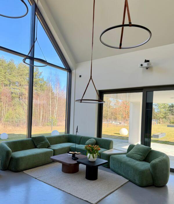 SOFA DWUOSOBOWA Z LEWYM PODŁOKIETNIKIEM AMARONE LUX ZIELONA ELEGANCJA W NOWOCZESNYM WYDANIU