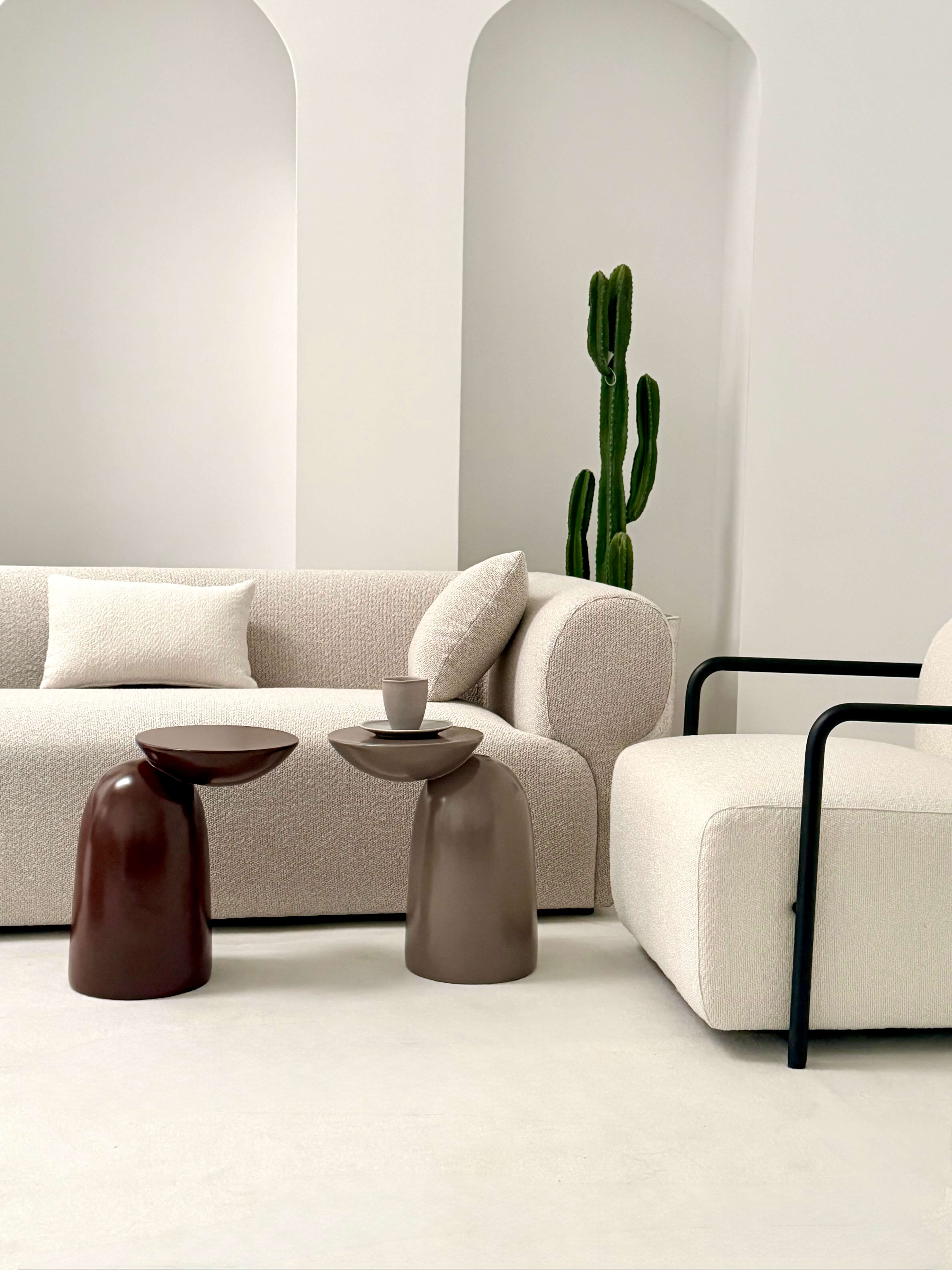 STOLIK ORLANDO BEŻOWY – DESIGNERSKI STOLIK BOCZNY DO SALONU