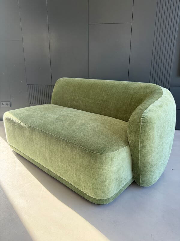 SOFA DWUOSOBOWA Z PRAWYM PODŁOKIETNIKIEM AMARONE LUX ZIELONA