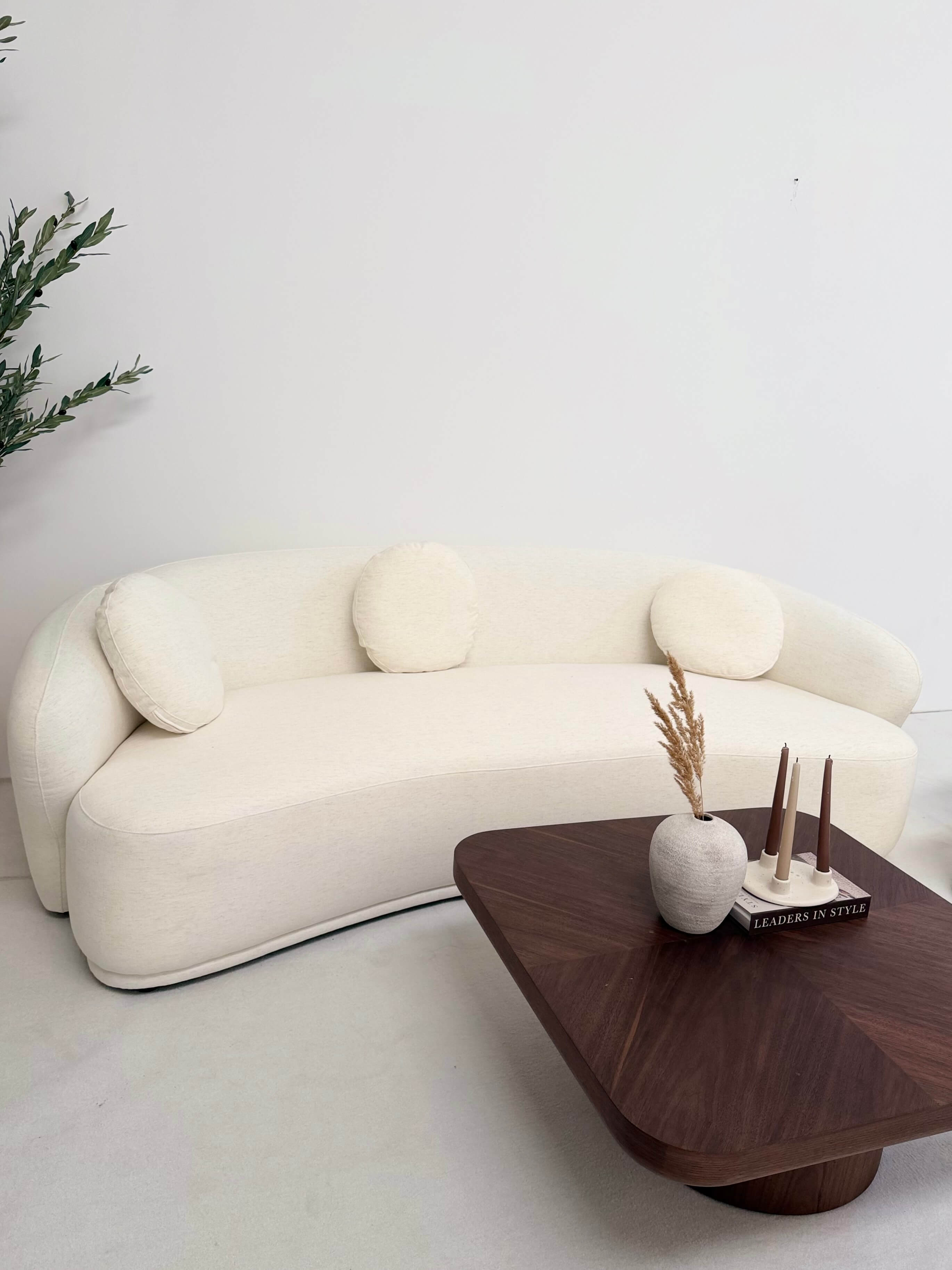 SOFA TRZYOSOBOWA AMARONE VITA BEŻOWA ELEGANCJA W DESIGNERSKIEJ FORMIE