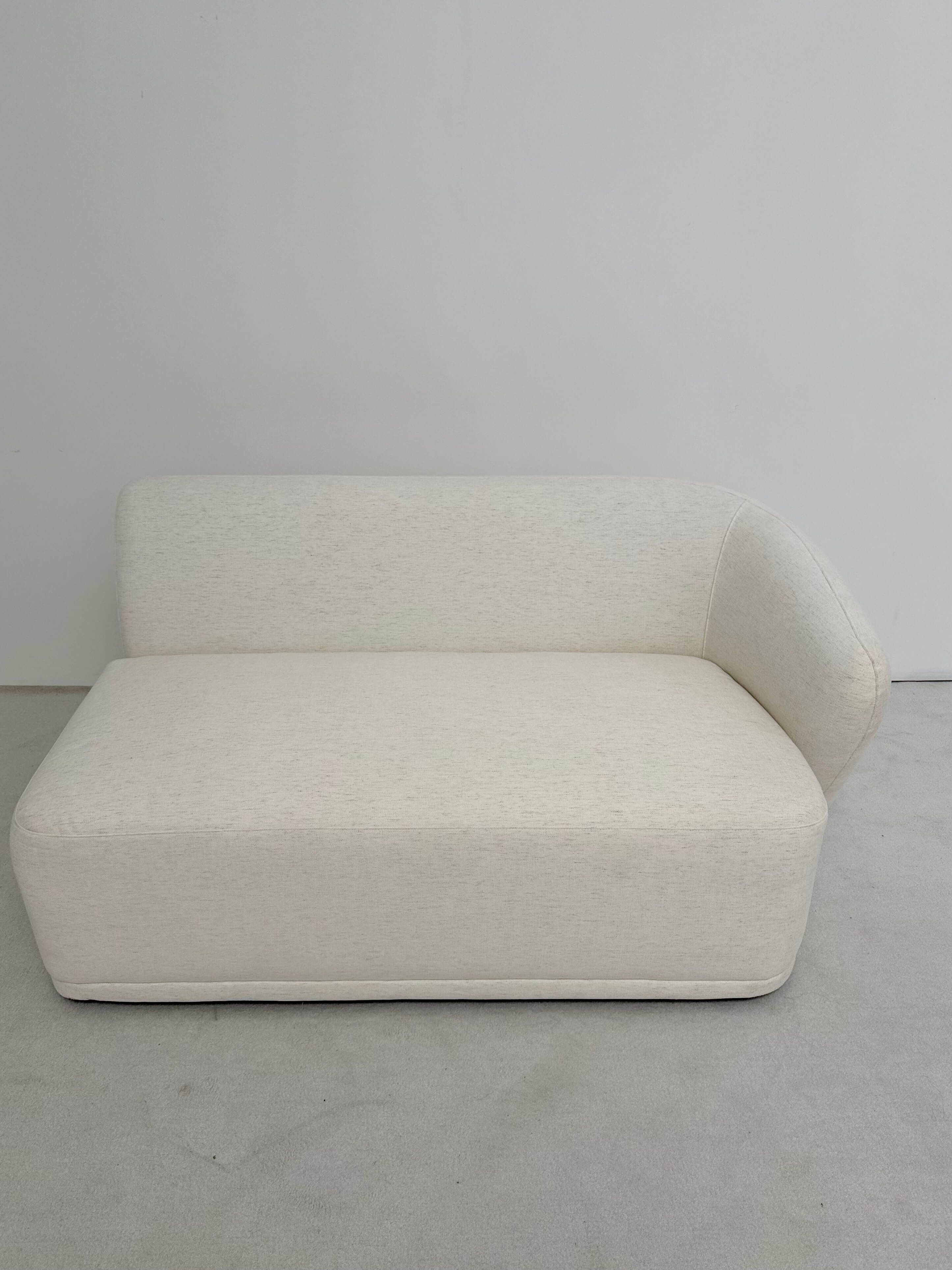 2-CZĘŚCIOWA MODUŁOWA SOFA Z LEWYM PODŁOKIETNIKIEM AMARONE LUX – KREMOWA