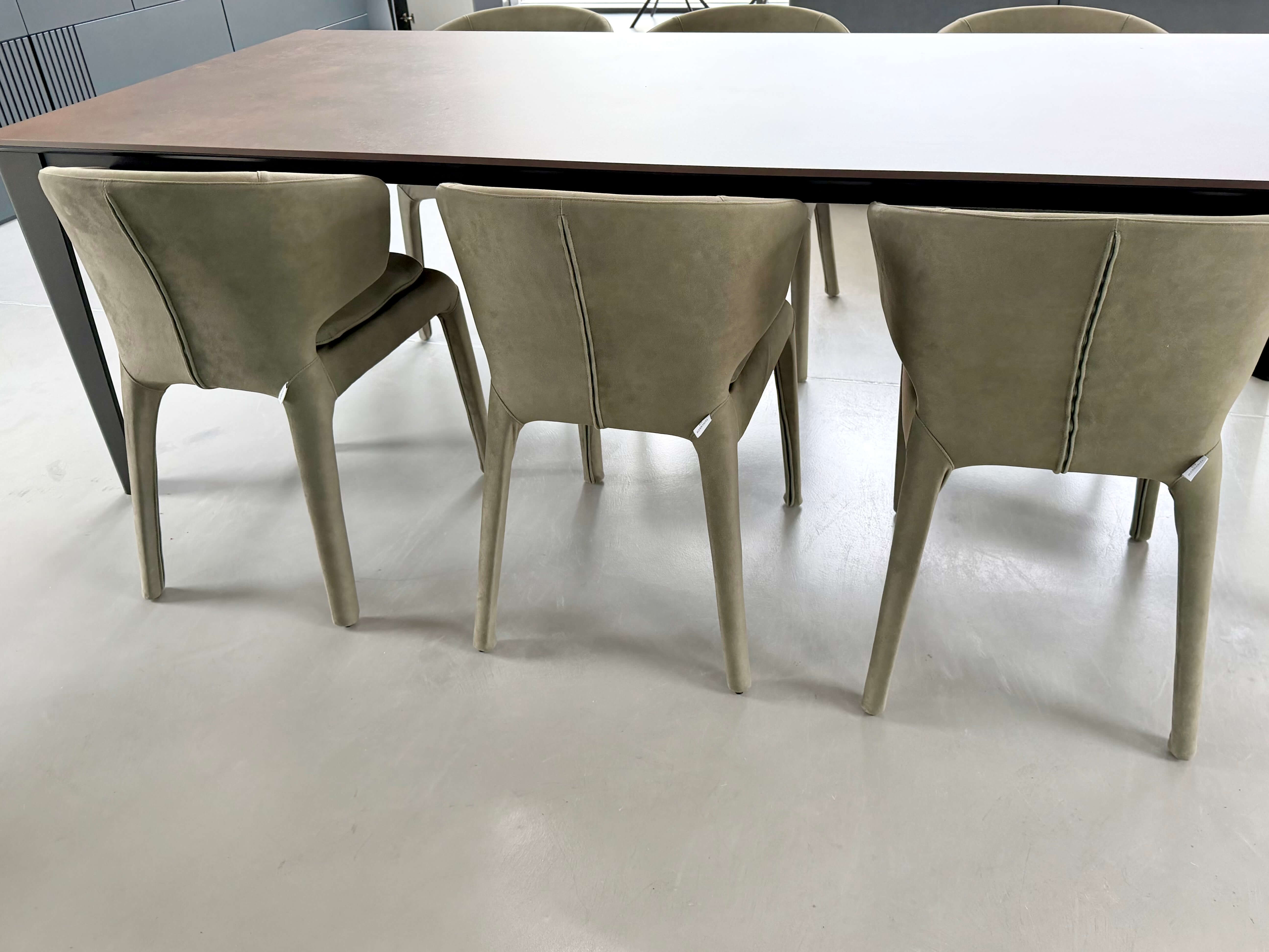 FOTEL LUCCA LEKKOŚĆ I ŚWIEŻOŚĆ W JASNEJ ZIELENI