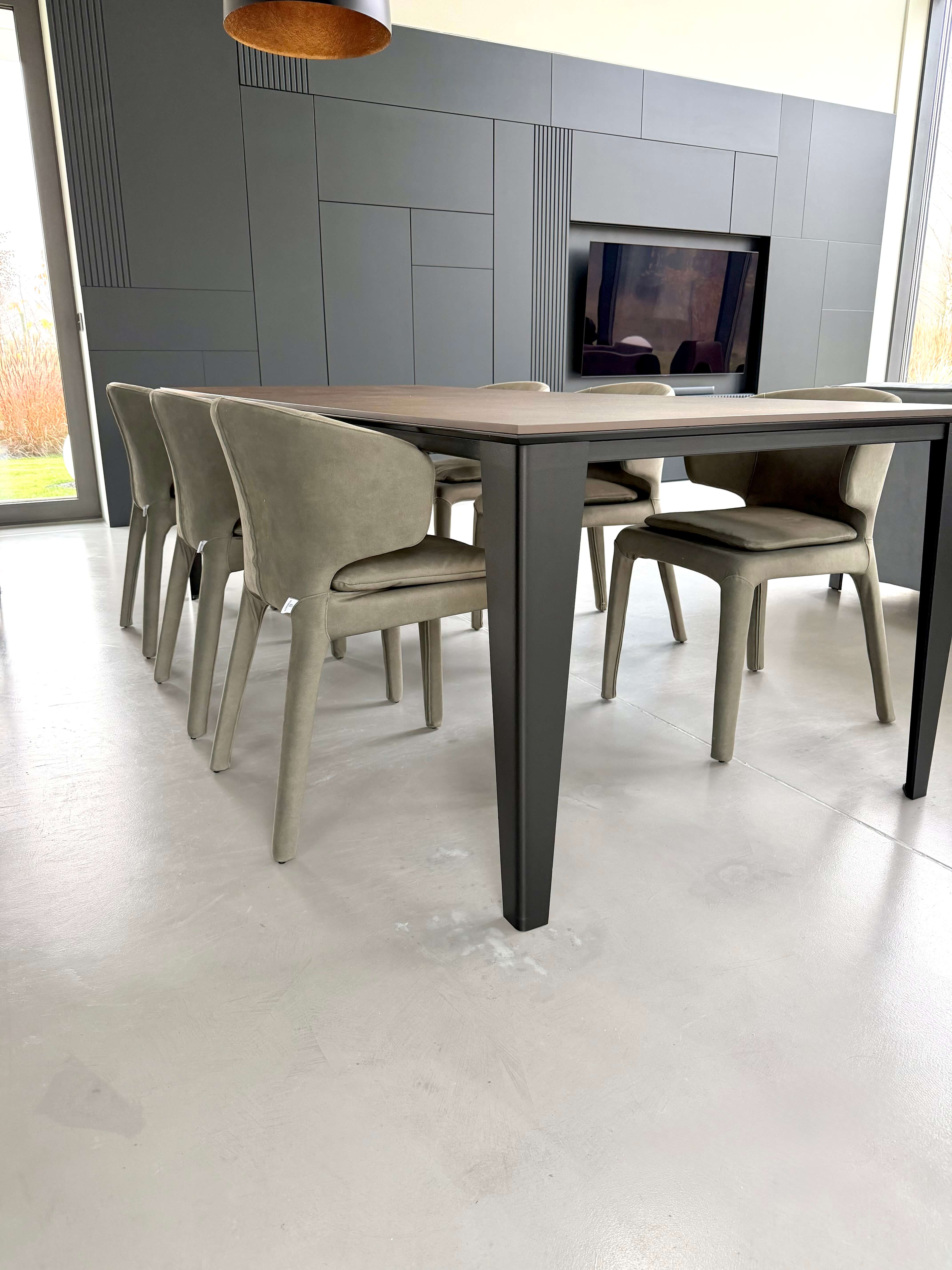 FOTEL LUCCA LEKKOŚĆ I ŚWIEŻOŚĆ W JASNEJ ZIELENI