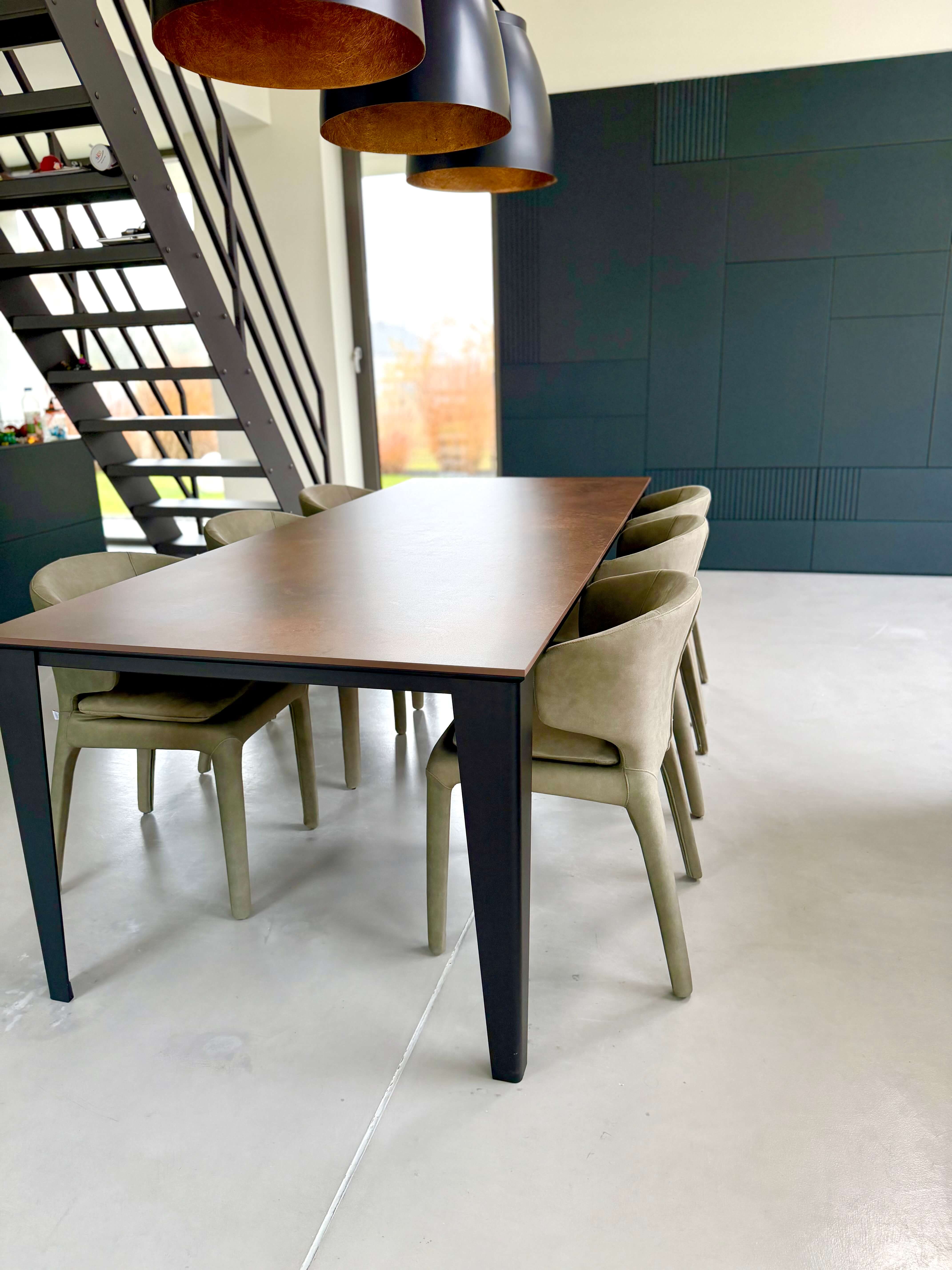 FOTEL LUCCA LEKKOŚĆ I ŚWIEŻOŚĆ W JASNEJ ZIELENI